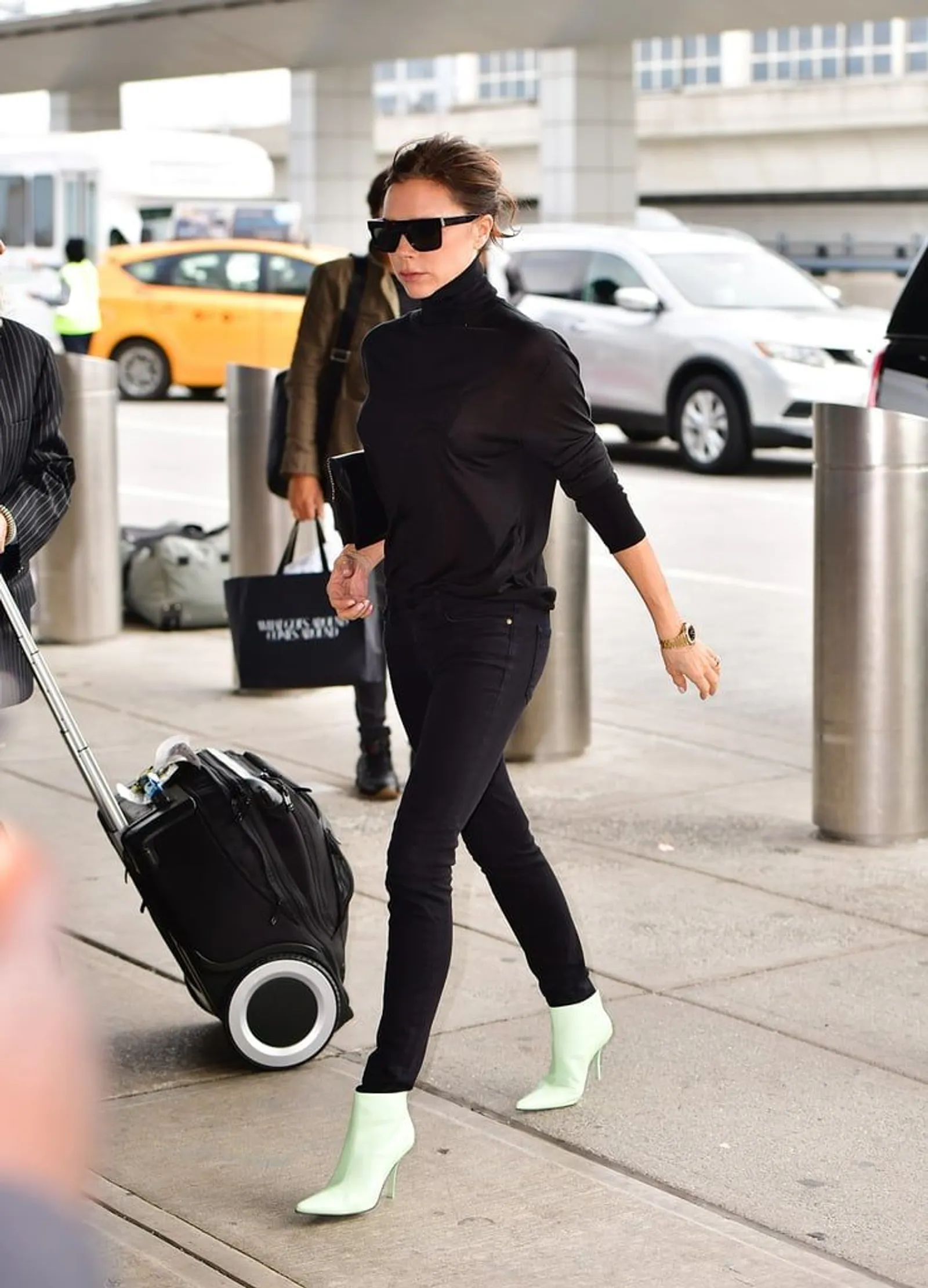 On Point! Intip 5 Airport Style Kece A la Seleb Hollywood