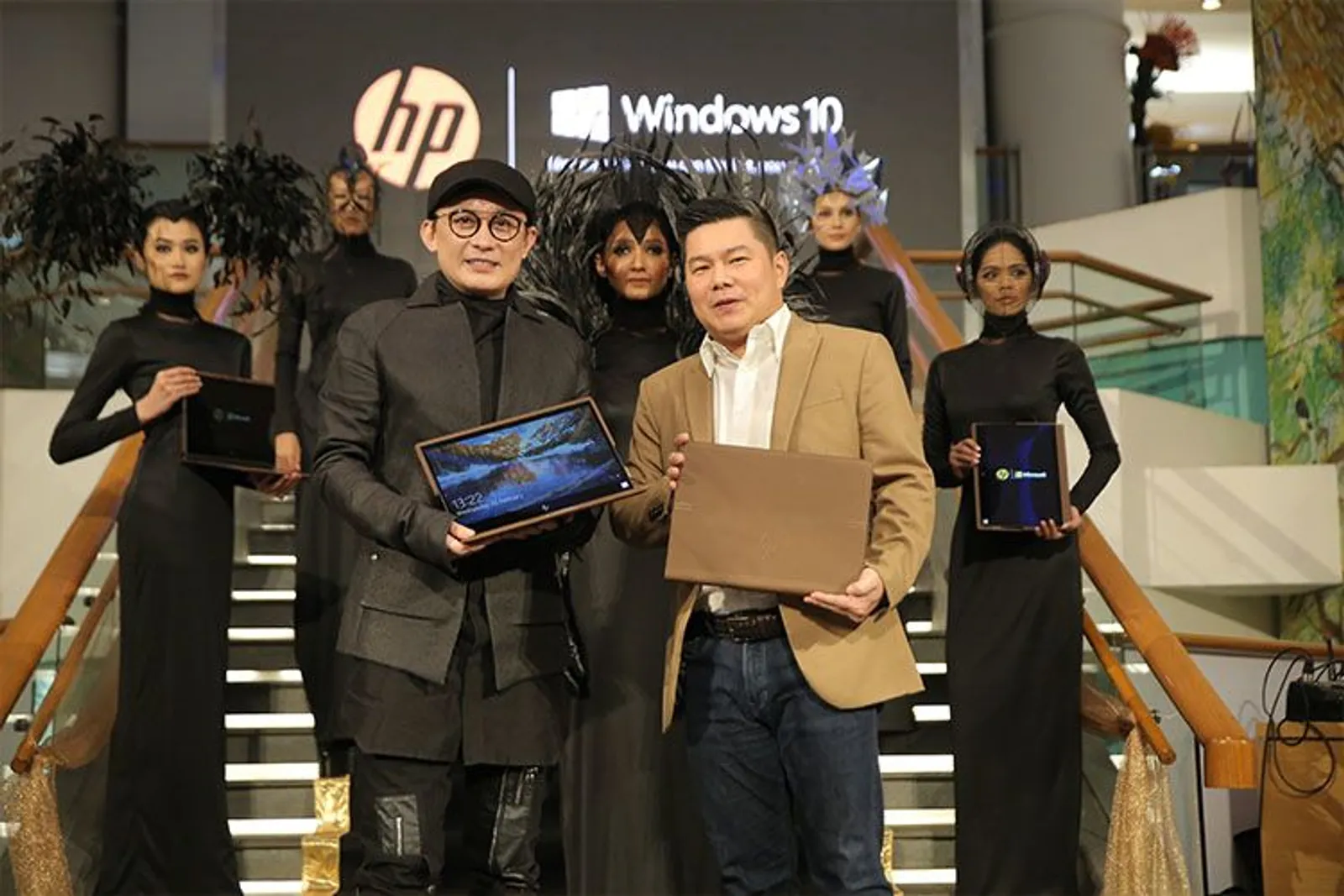 Laptop Konvertibel Kulit Pertama di Dunia, HP Spectre Folio