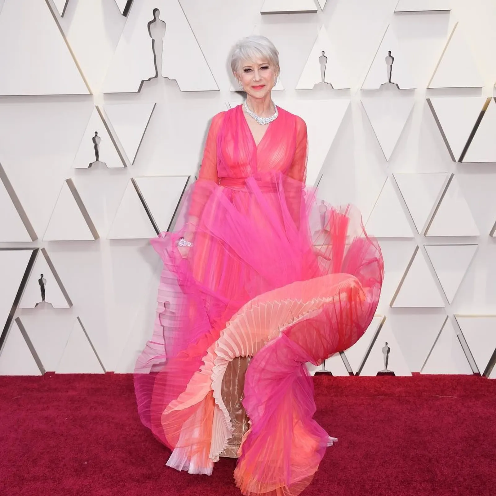 14 Gaun Penuh Warna di Karpet Merah Oscar 2019