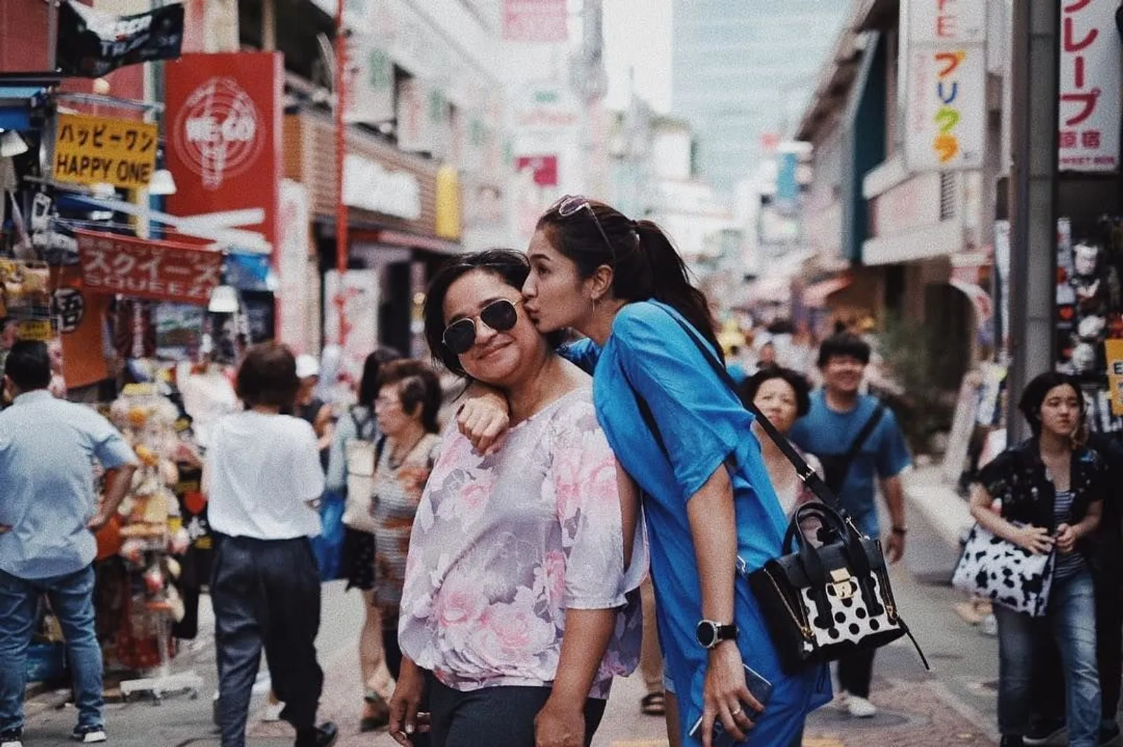 Meninggal Dunia, Ini 10 Bukti Akrabnya Mikha Tambayong dan Sang Ibu