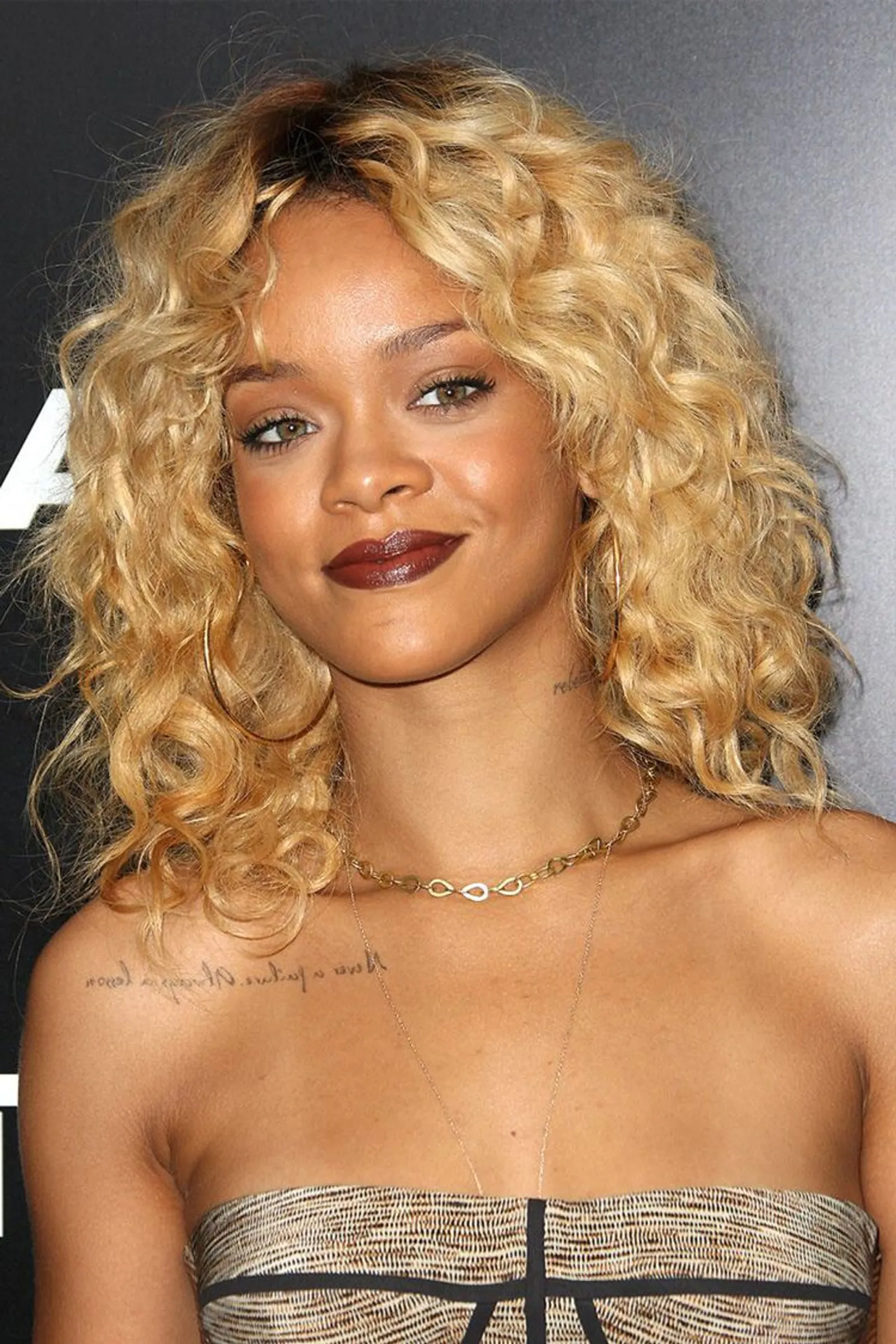 Cocok untuk Si Sawo Matang, Ini Warna Rambut Rihanna yang Bisa Jadi Inspirasi