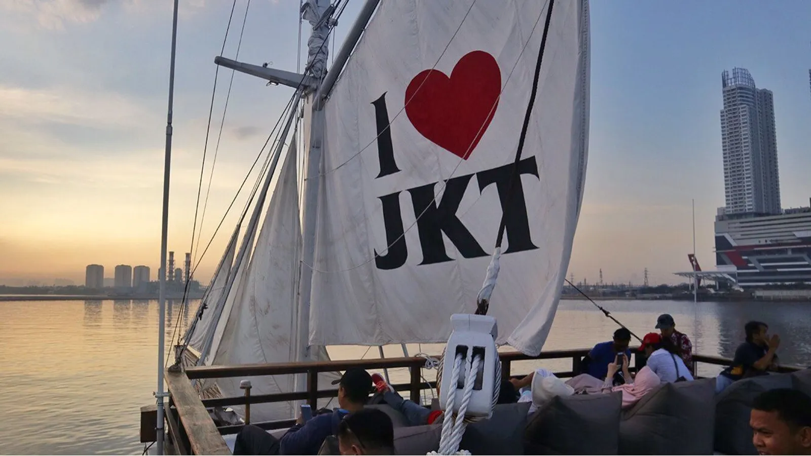 Pertama di Jakarta! Liburan ke Pulau Seribu Bisa Pakai Pinisi Mewah