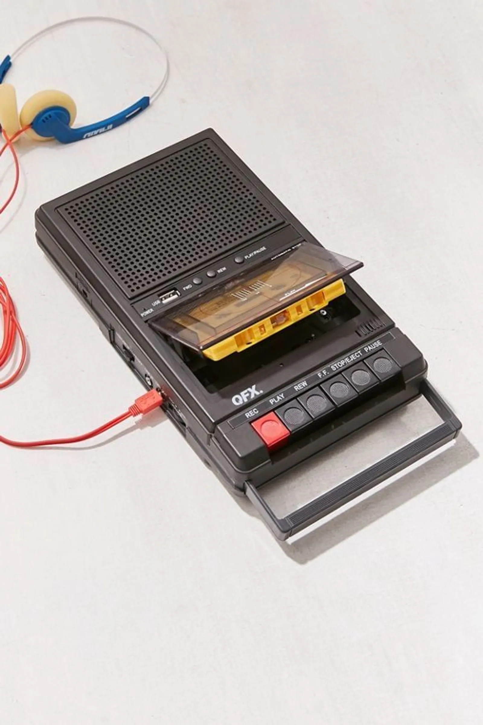 11 Gadget Ini Ajak Kamu Nostalgia ke Era Retro