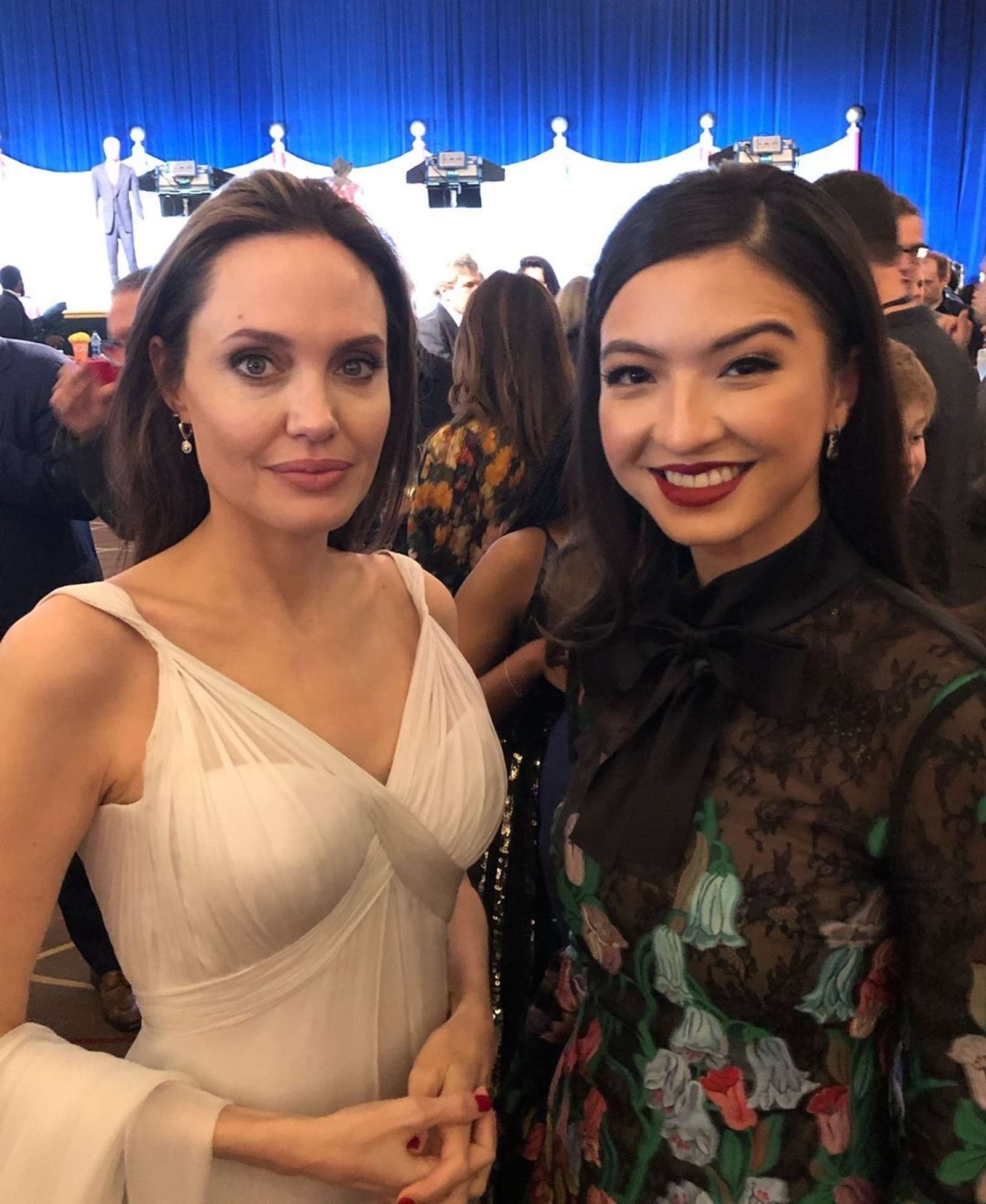 Gara-Gara Ini Raline Shah Bisa Foto Bareng Angelina Jolie