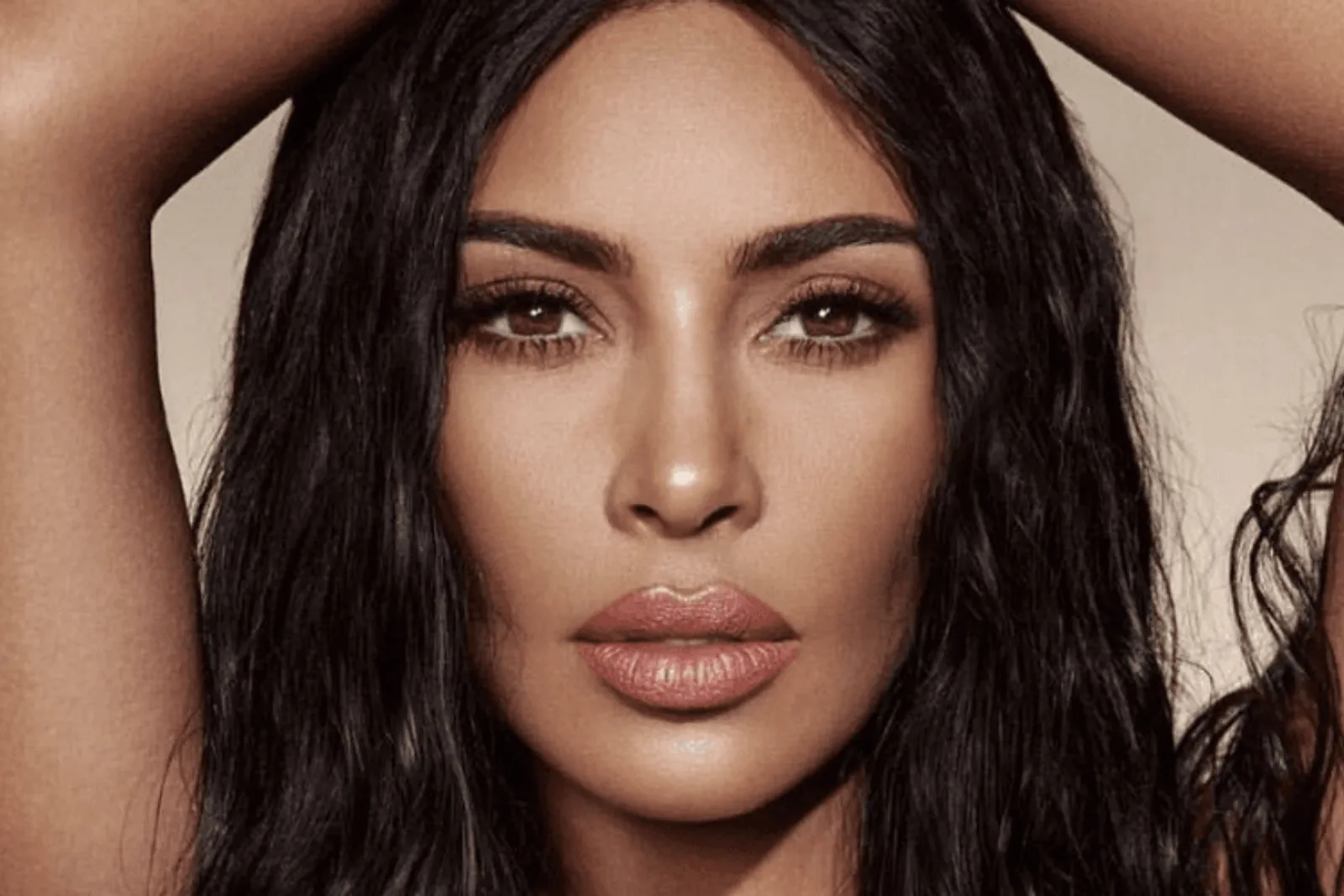 Mengalami Masalah Kulit, Ternyata Ini yang Menyerang Kim Kardashian