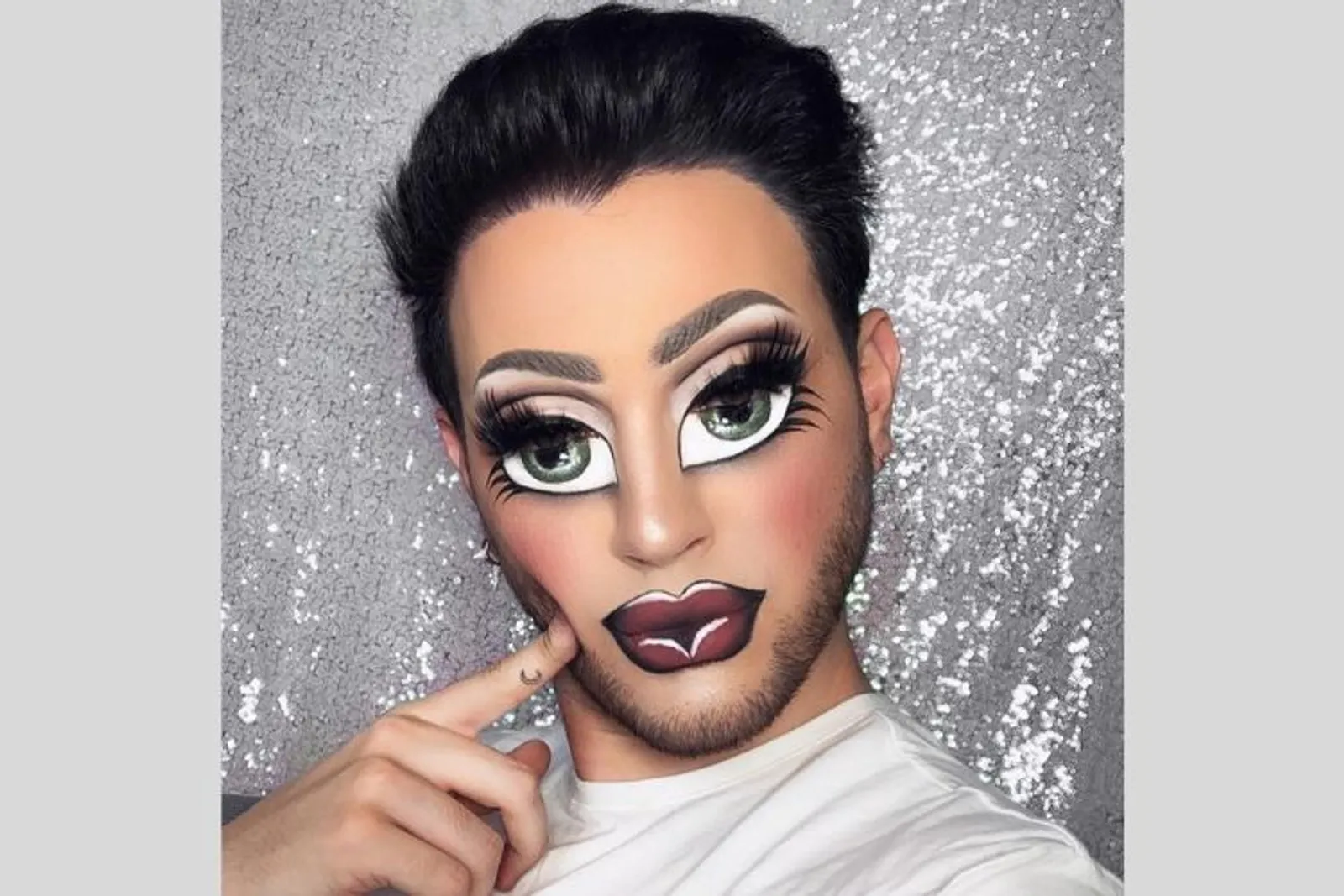 BFA2019: 9 Potret Ini Buktikan Skill Makeup Manny MUA yang Luar Biasa