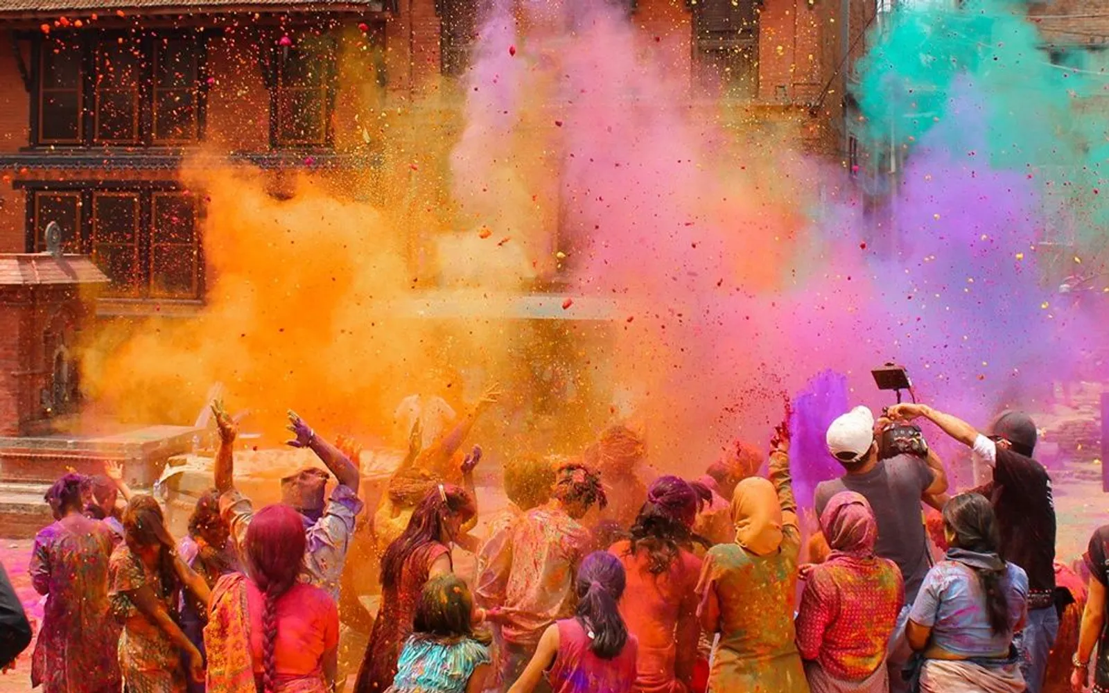 Sarat Makna, Ini Legenda Festival Holi di India 