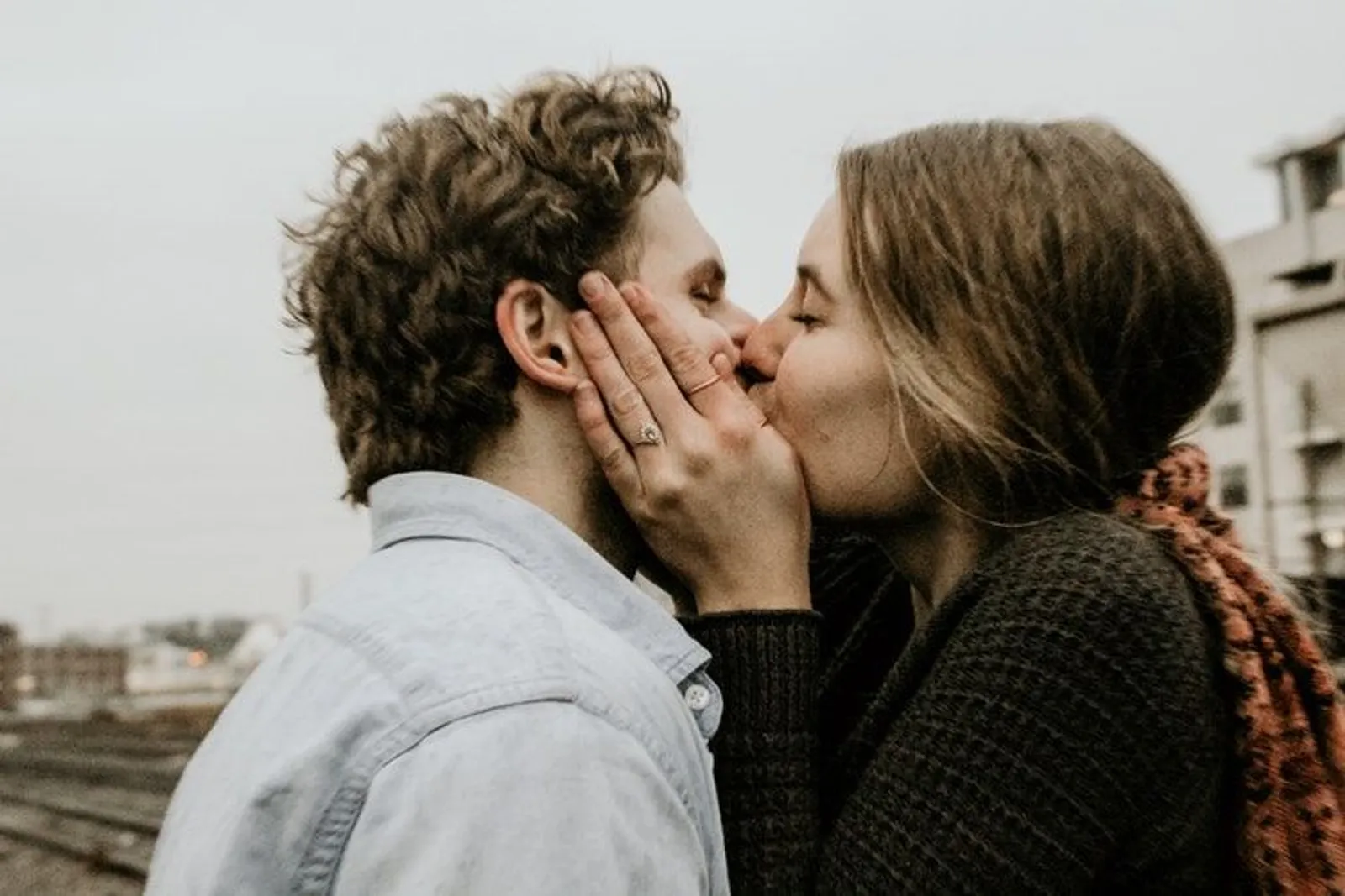 Waspada, 7 Penyakit Ini Bisa Menular Lewat Ciuman