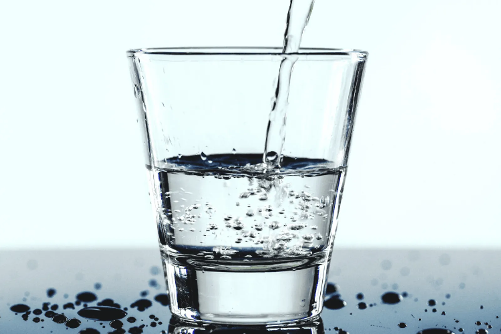 5 Fakta Mengapa Air Alkali Lebih Baik dari Pada Air Mineral Biasa