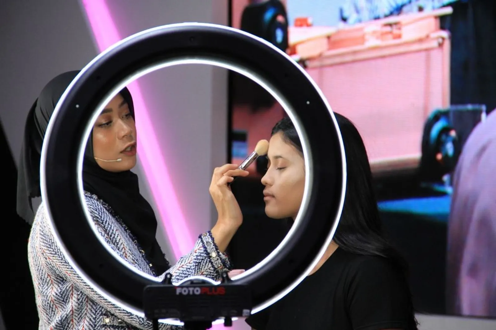 #BFA2019: Tips Glowy Bronzey Make Up Look A La Arsya Nafisa