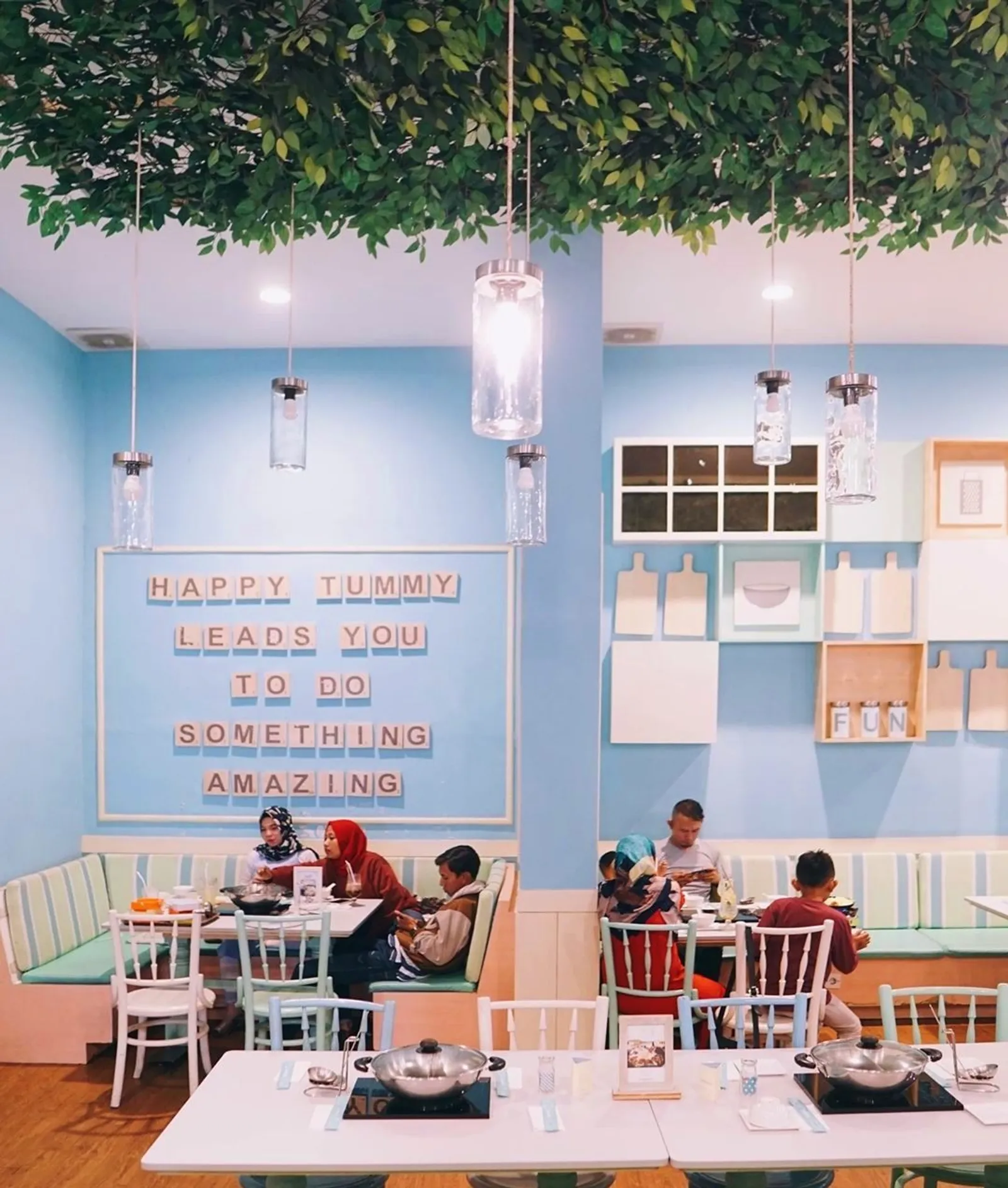 8 Rekomendasi Kafe Hits di Bandung Yang Wajib Dikunjungi