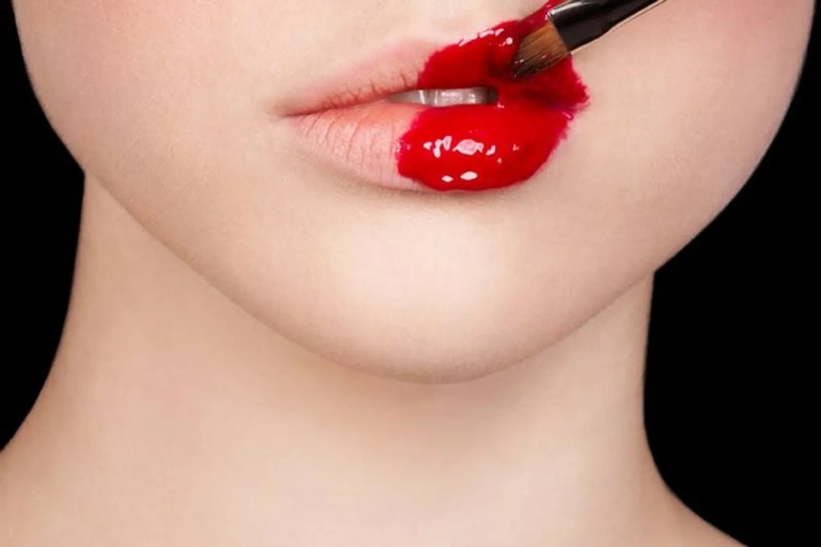 Ini 7 Penyebab Bibir Kering yang Harus Kamu Hindari 