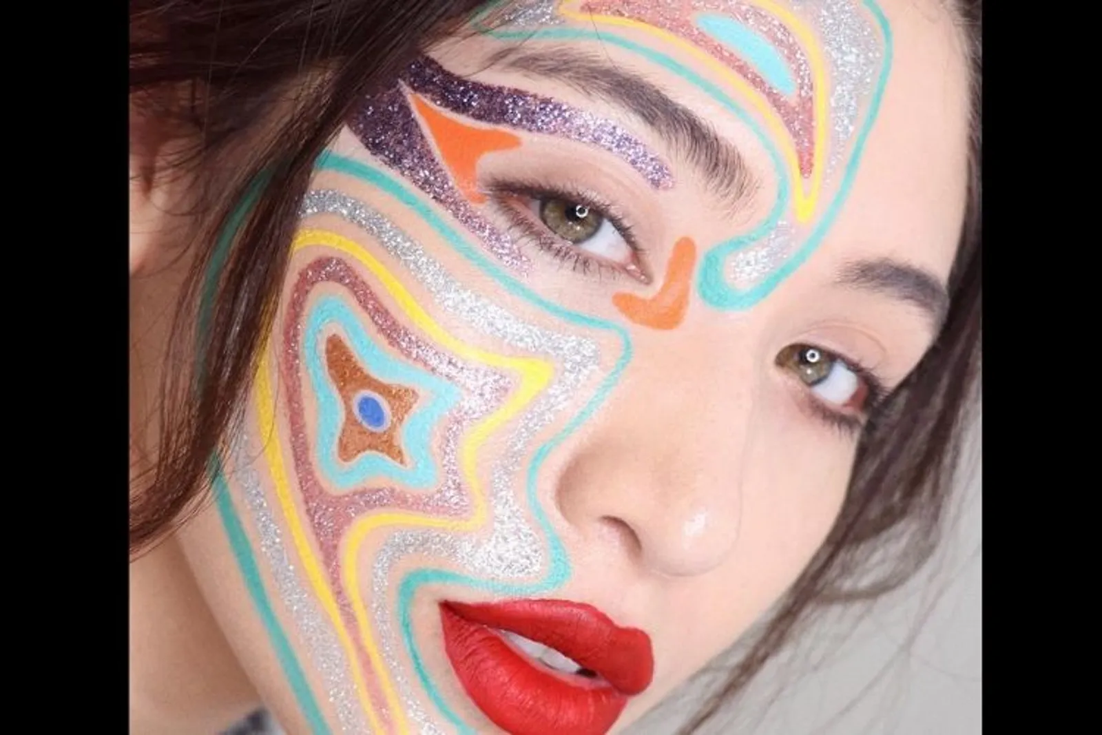 Keren Abis! 7 Beauty Vlogger Ini Tampilkan Seni Lewat Riasan Wajah 