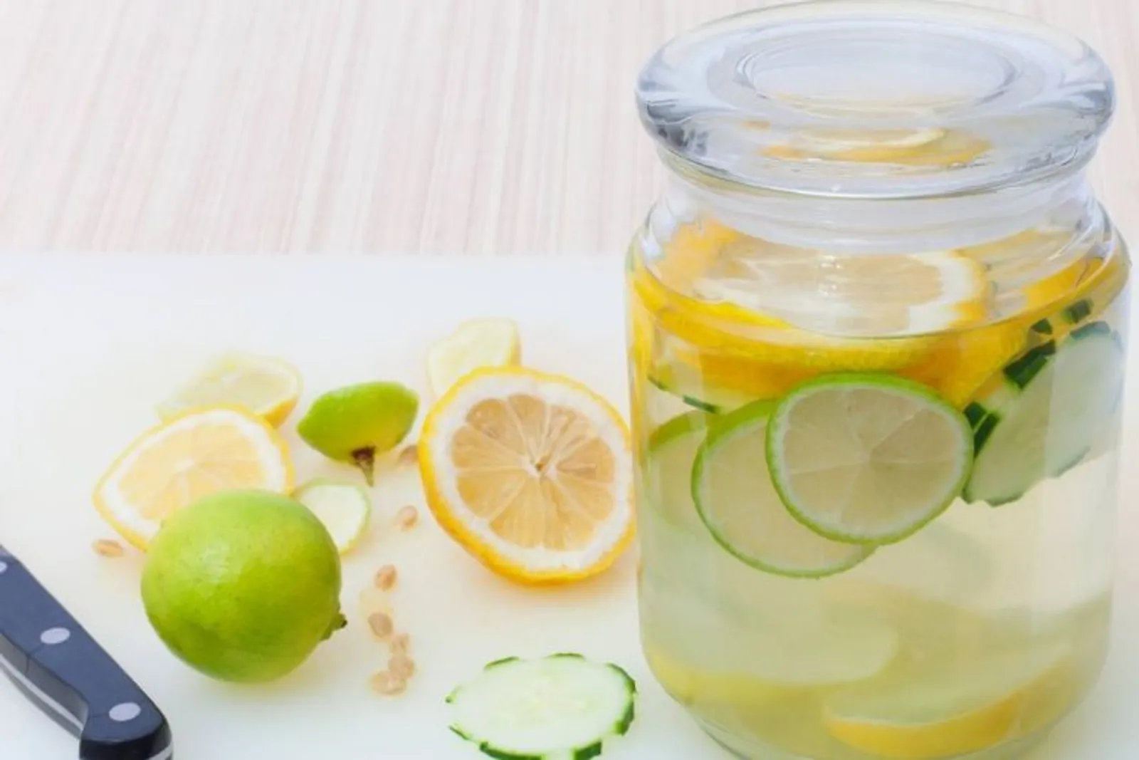 5 Tips agar Minum Air Putih Jadi Lebih Menyenangkan