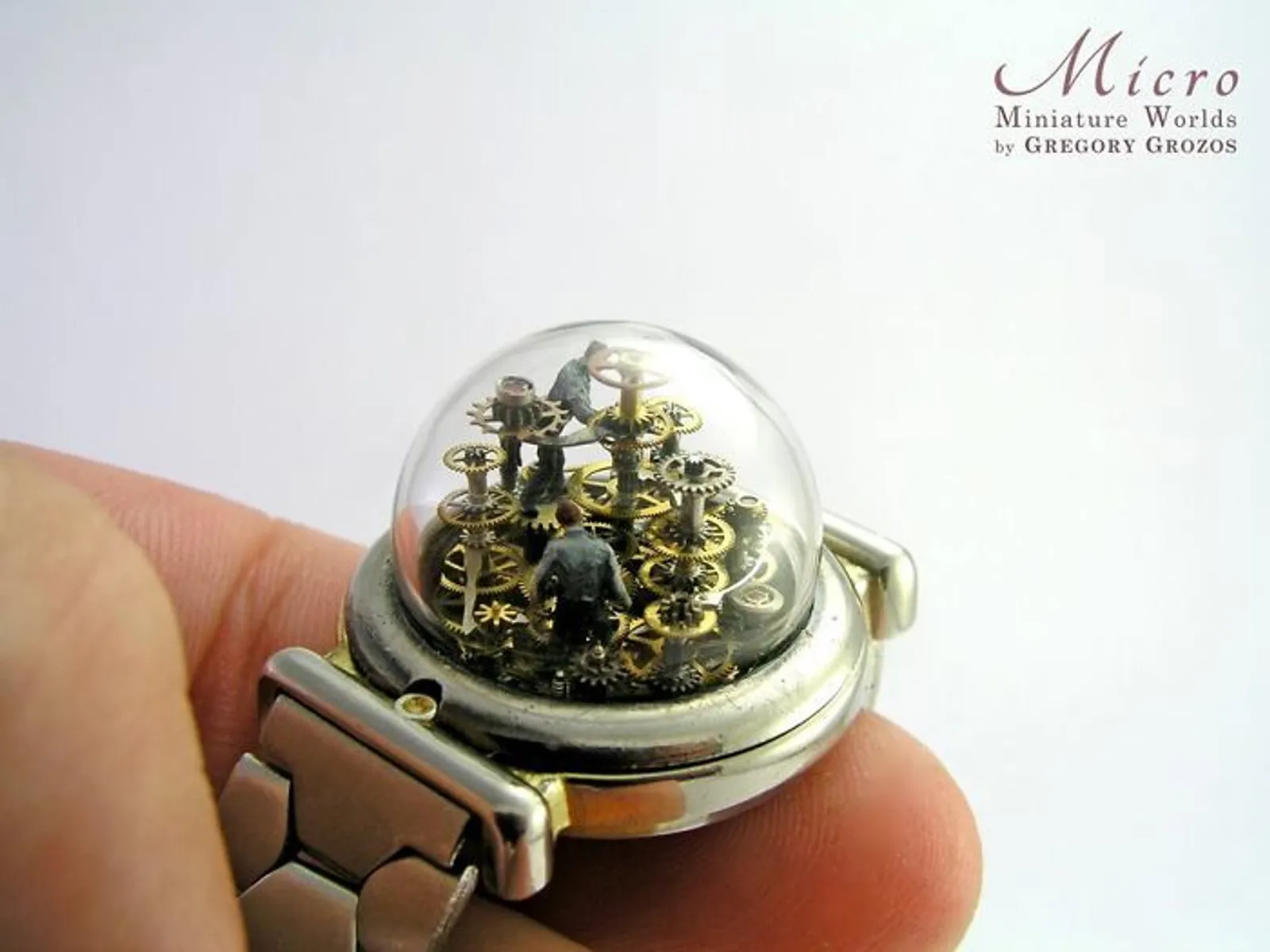 Seniman Satu Ini Sukses Menyulap Jam Jadi 10 Miniature yang Keren Abis