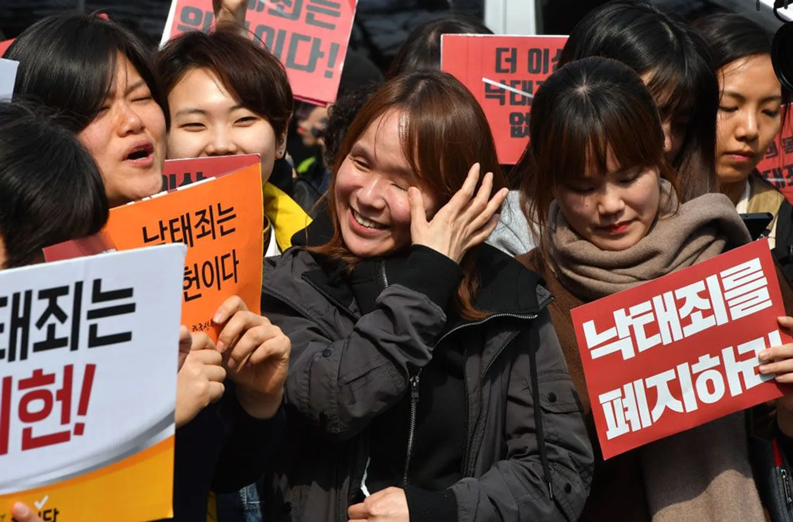 Dukung Penghapusan Larangan Aborsi di Korea, Sulli Dihujat Netizen