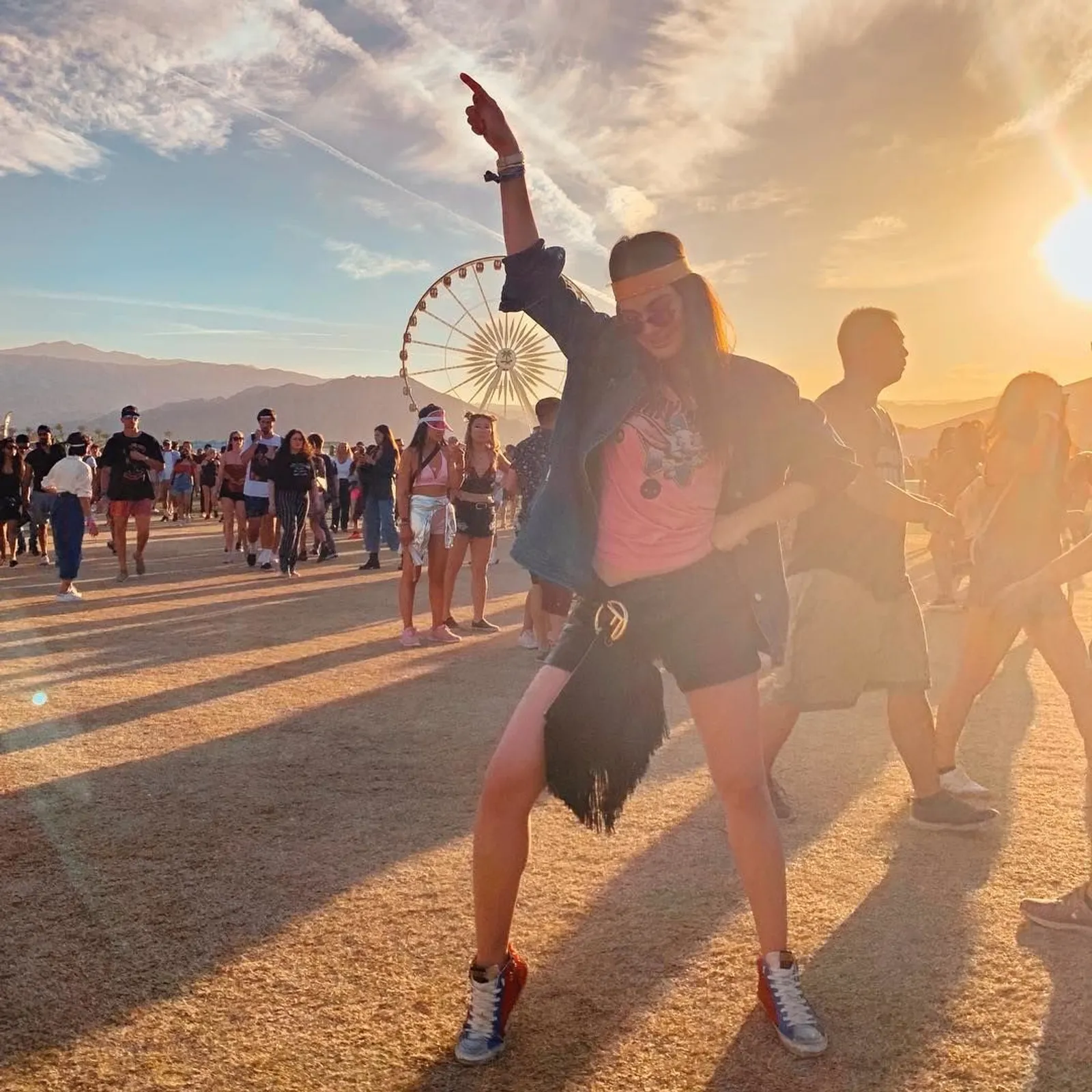 Hadiri Coachella, Luna Maya Kenakan Busana yang Mencuri Perhatian