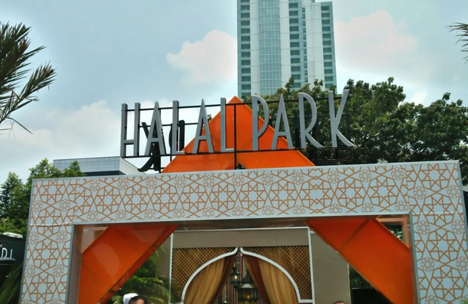 Presiden Joko Widodo Resmikan Halal Park di GBK 