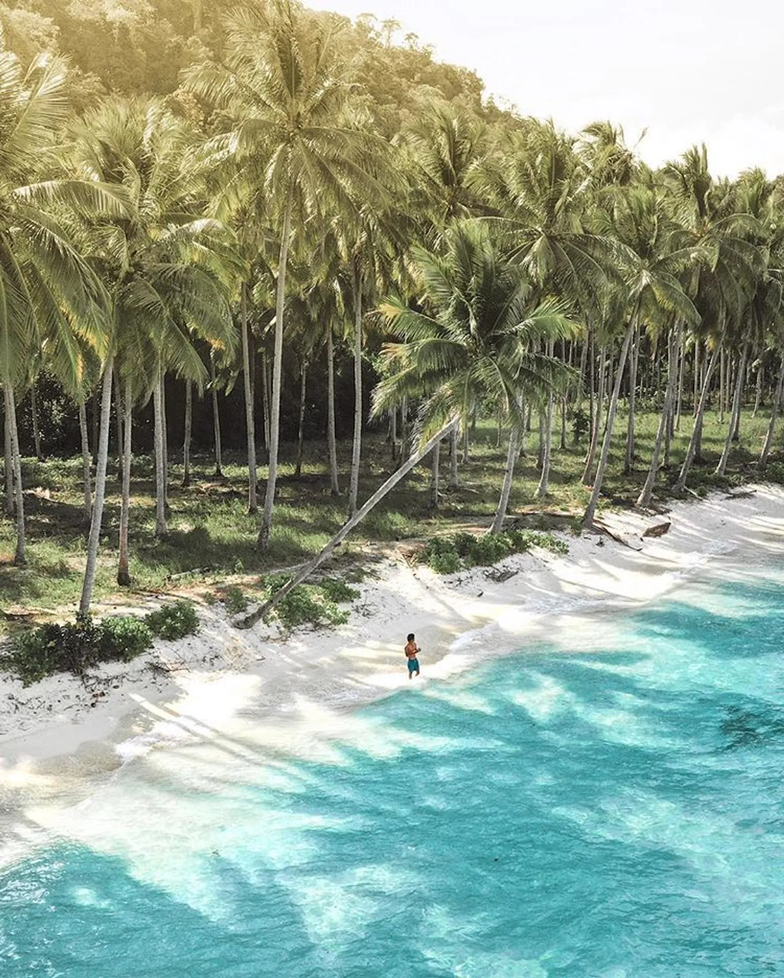 7 Pantai di Indonesia yang Jadi Surga Para Penikmat Lautan