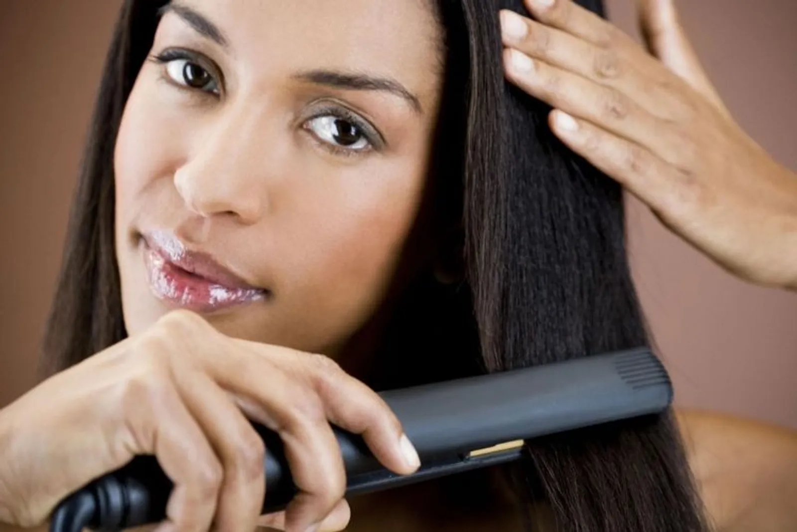 8 Cara Mencegah dan Merawat Rambut Bercabang Supaya Tetap Indah