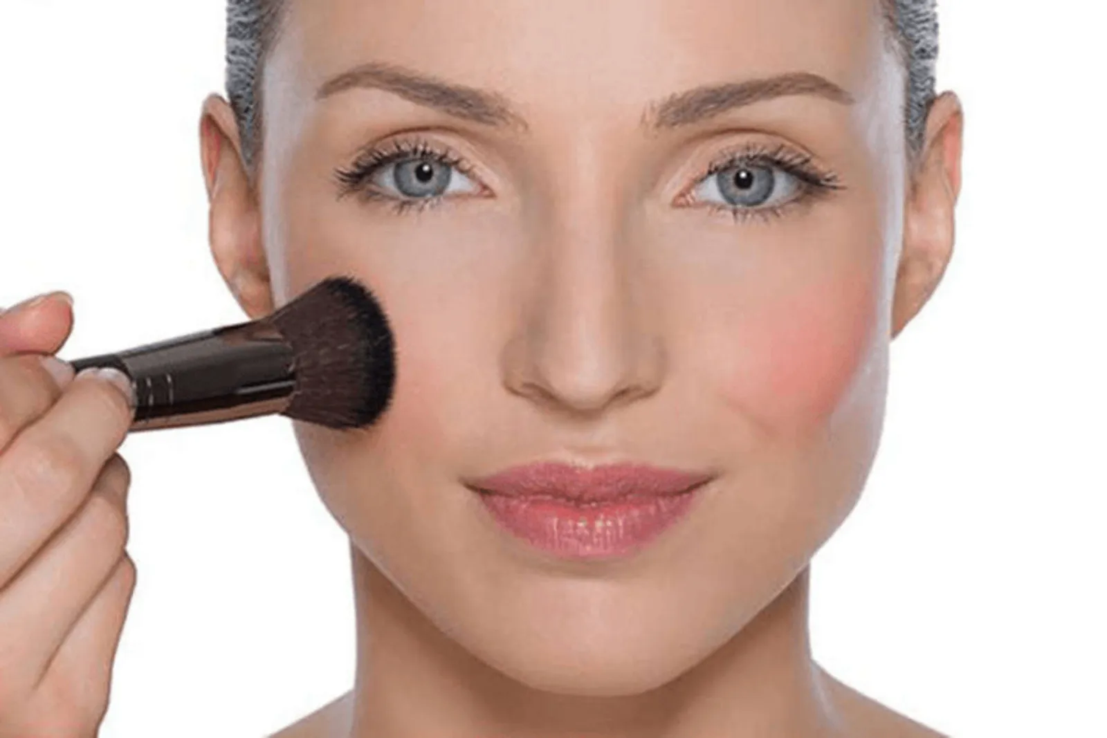 10 Tips Makeup untuk Hasil Akhir Dewy Looks, Kelihatan Segar & Sehat!