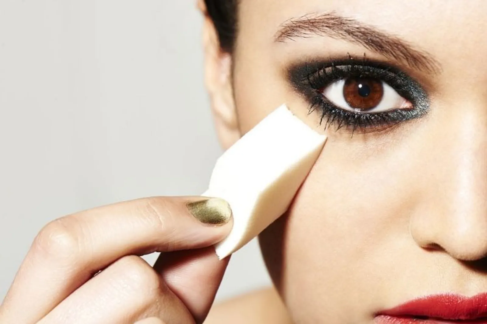 3 Cara Mengaplikasikan Liquid Eyeshadow untuk Riasan Mata yang Cantik