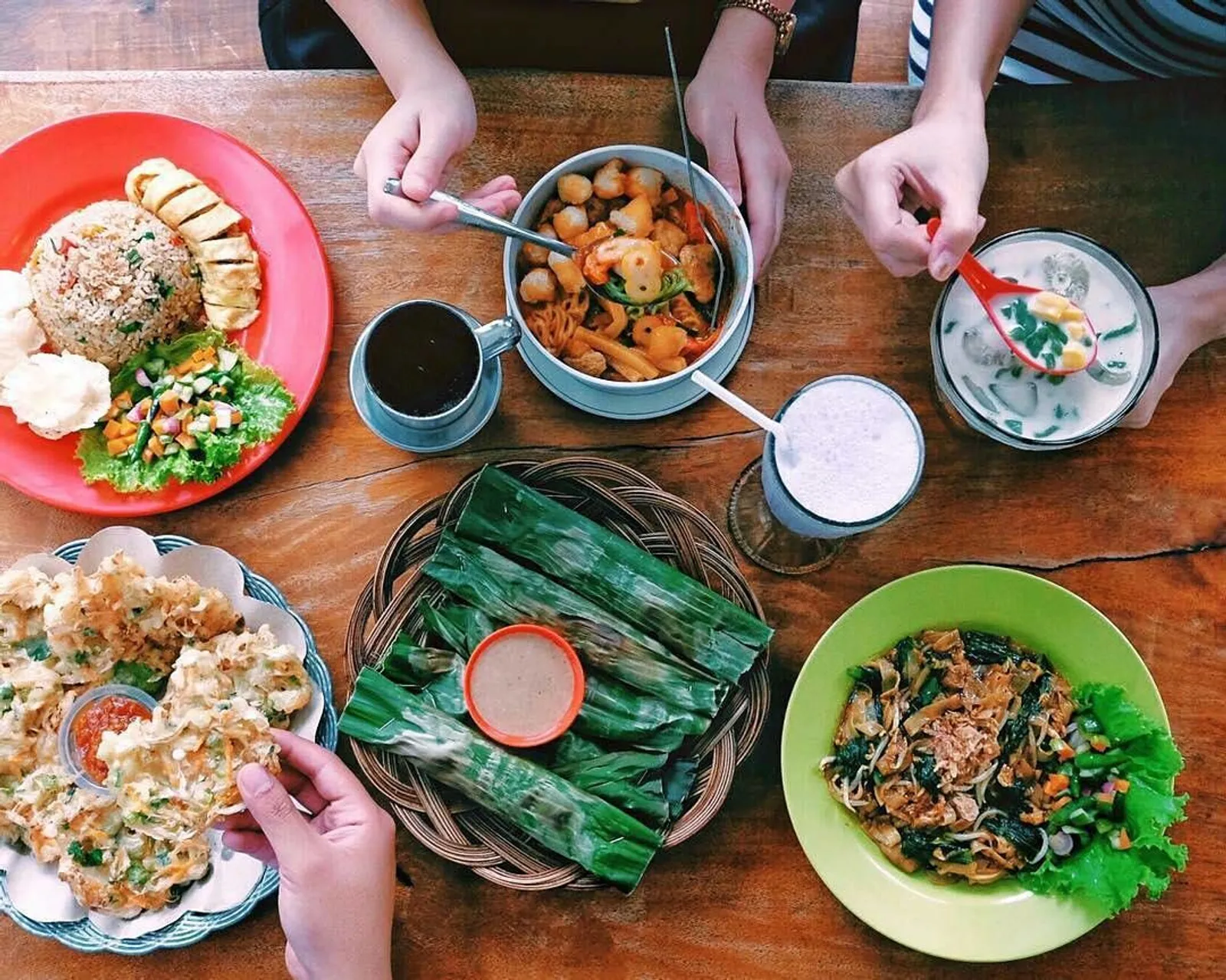 8 Wisata Kuliner Bandung yang Wajib Kamu Coba