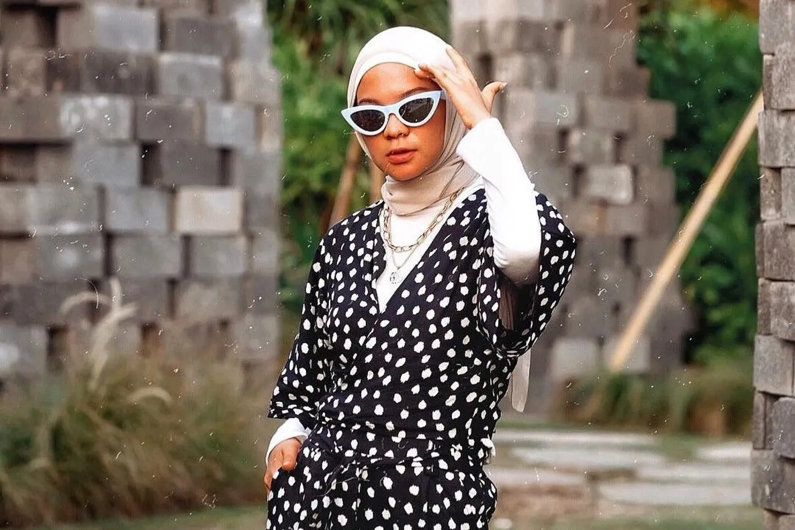 Tampil Maksimal Saat Liburan, Intip 10 Referensi Baju Pantai Hijab Ini