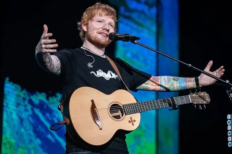 Penuh Energi Sekaligus Romantis di Konser Ed Sheeran Jakarta