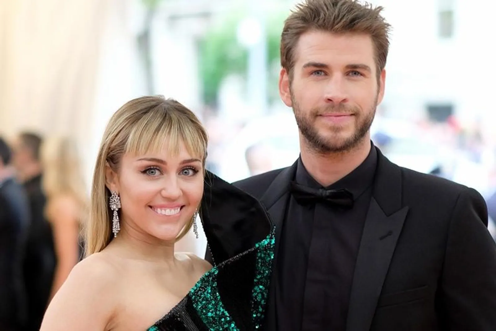 Miley Cyrus dan 5 Seleb Hollywood yang Menikah di Rumah