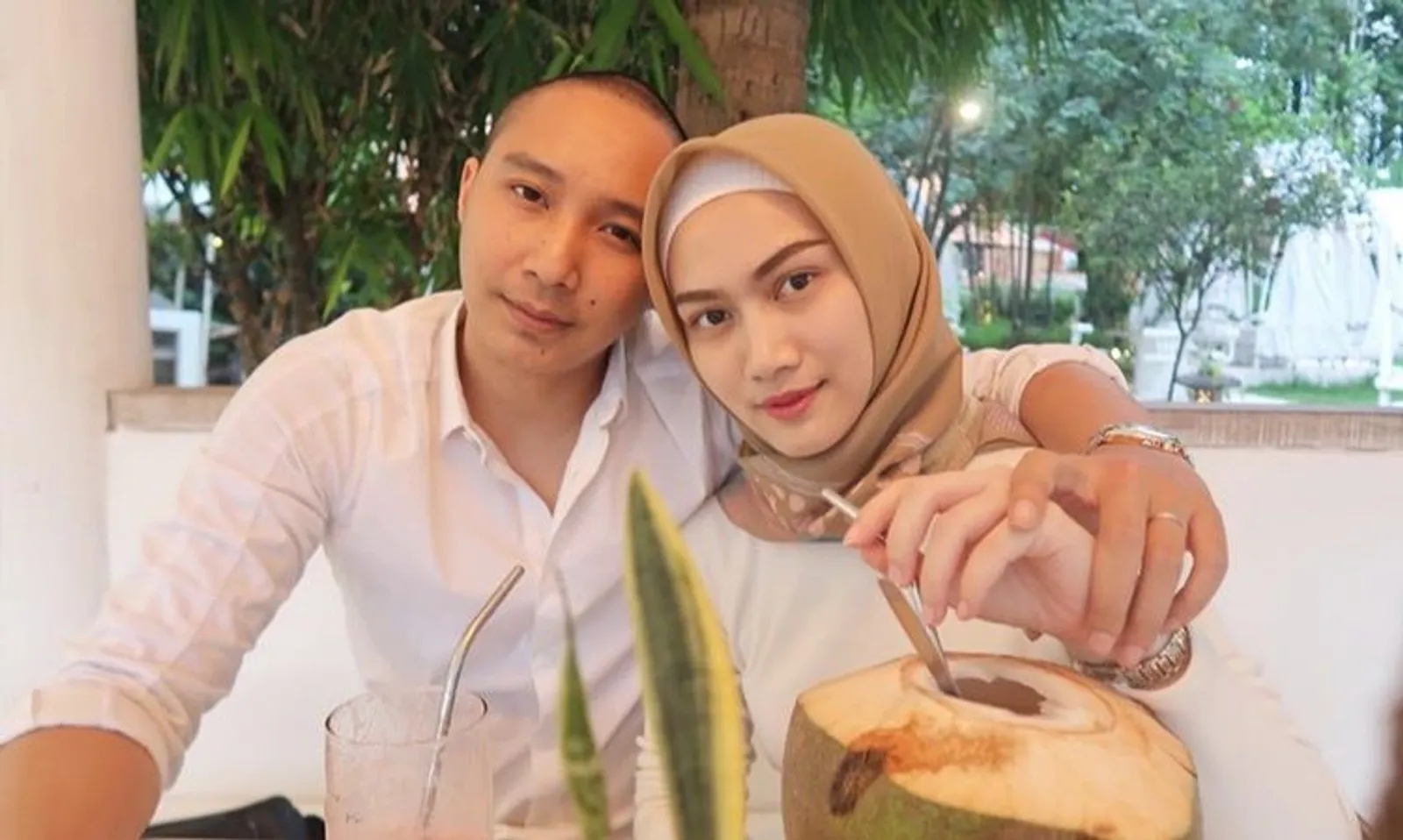 Cerita Syahrini dan 5 Artis Jalani Ramadan Pertama Bersama Suami