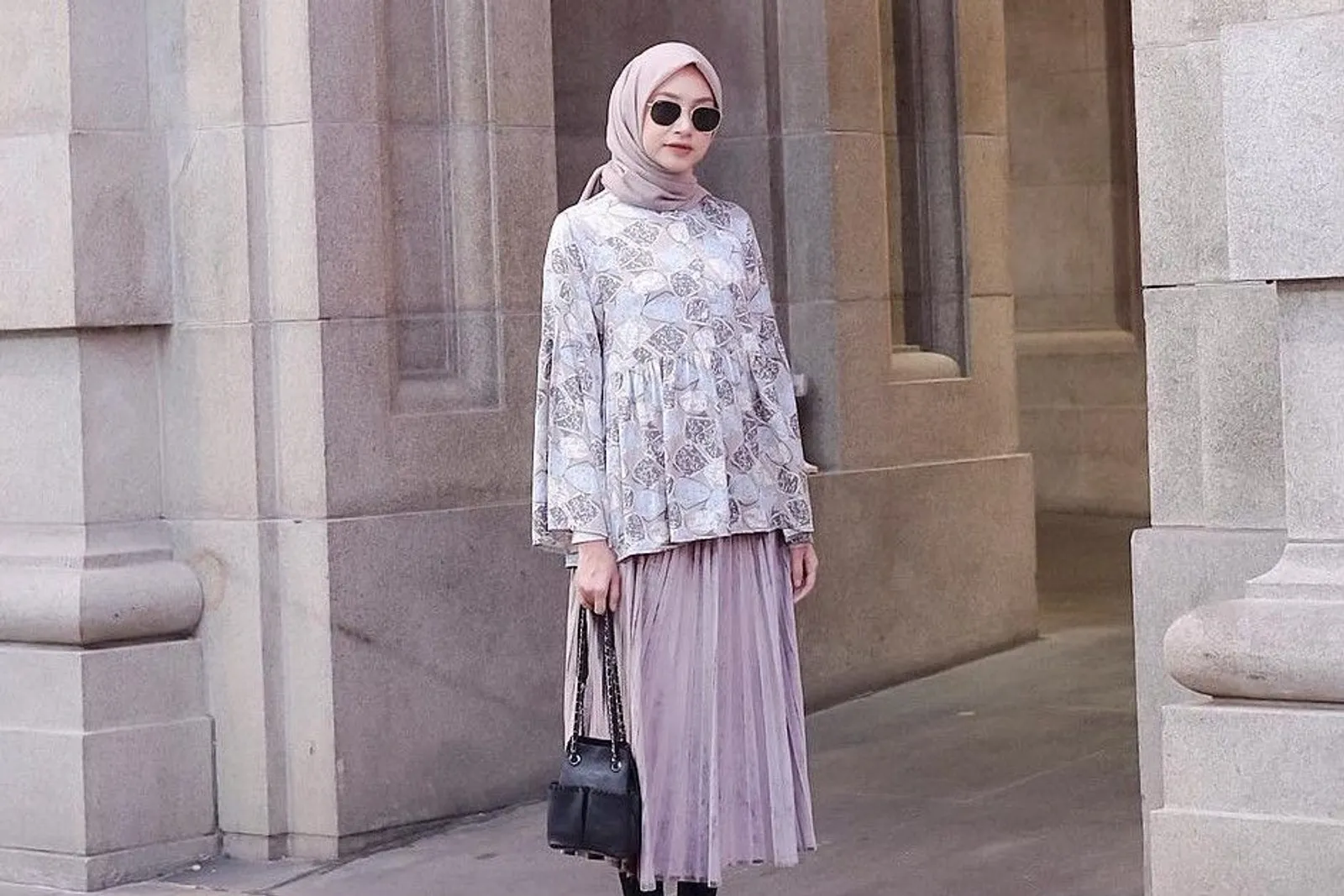 Makin Chic Saat Ngantor, Intip 5 Trik Padu-padan Hijab A la Bahjatina