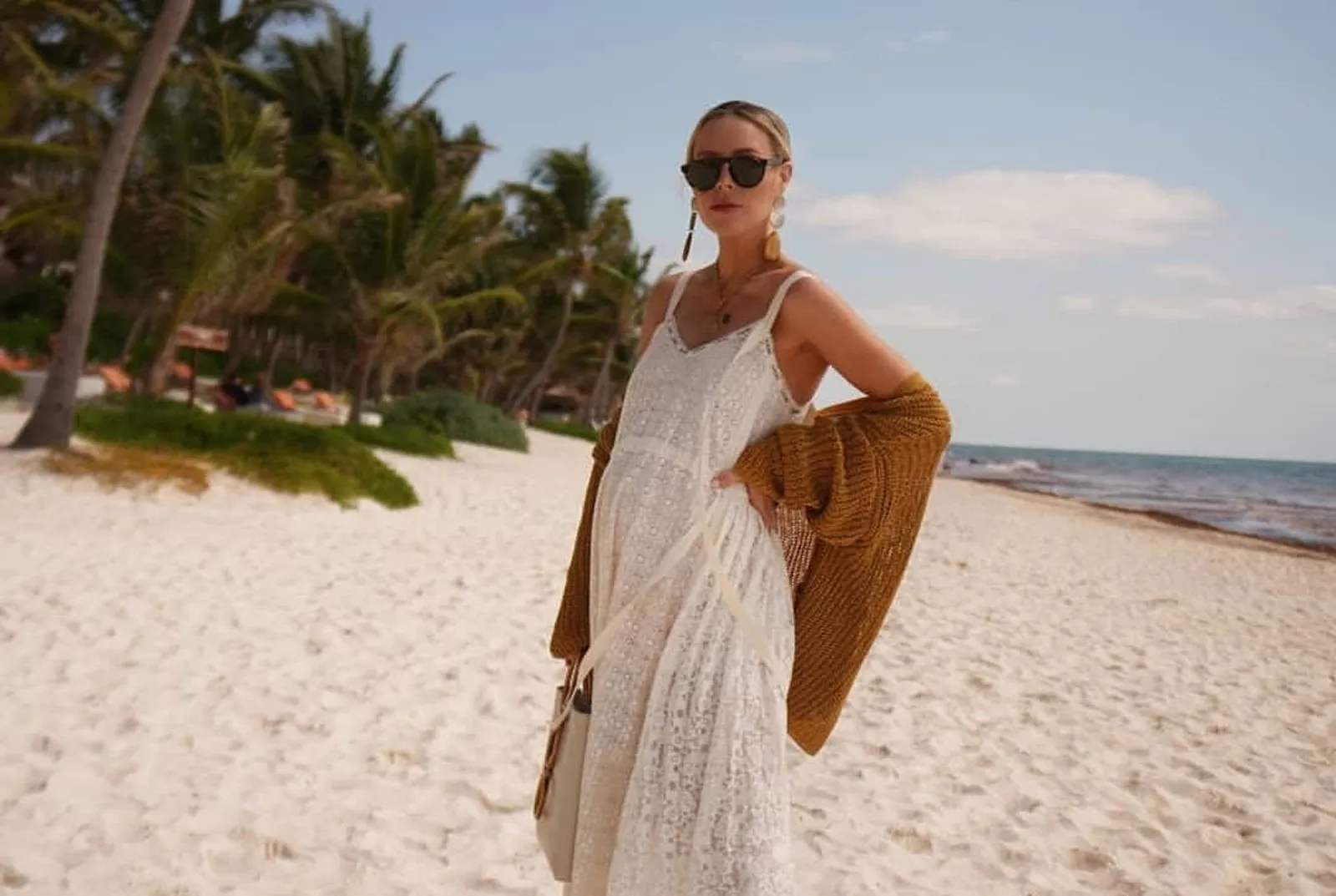 6 Model Dress Pantai yang Wajib Kamu Bawa Saat Berlibur