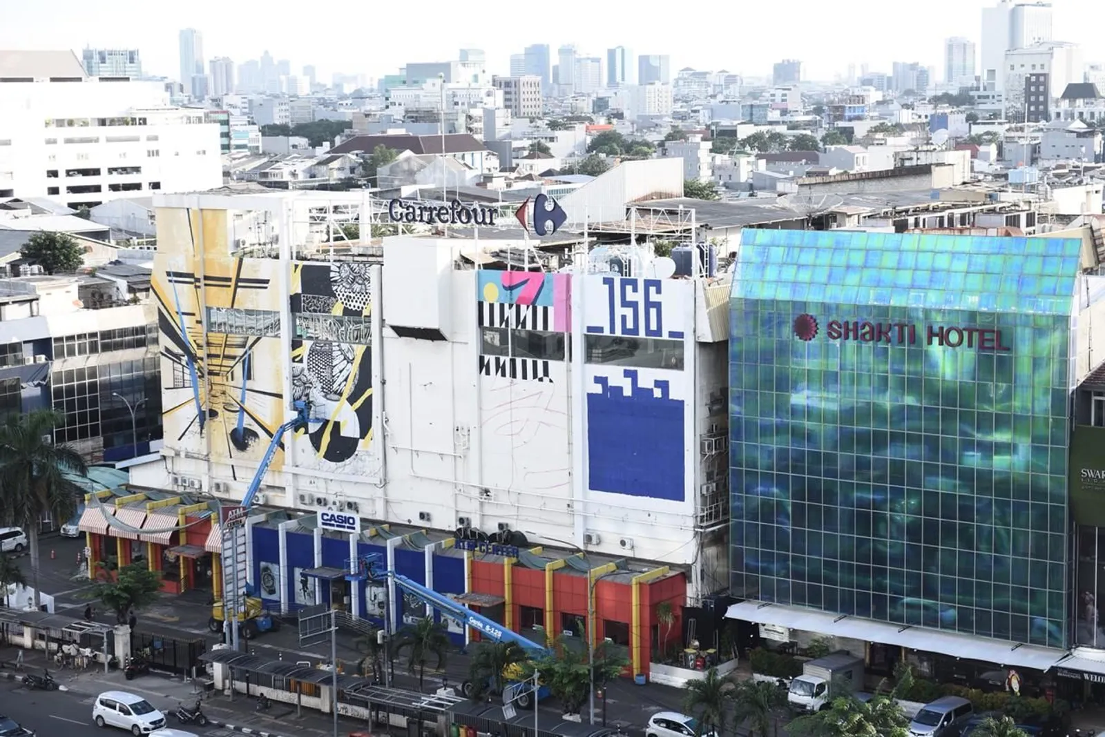 Seniman Indonesia dan Prancis Percantik Tembok Duta Merlin Harmoni