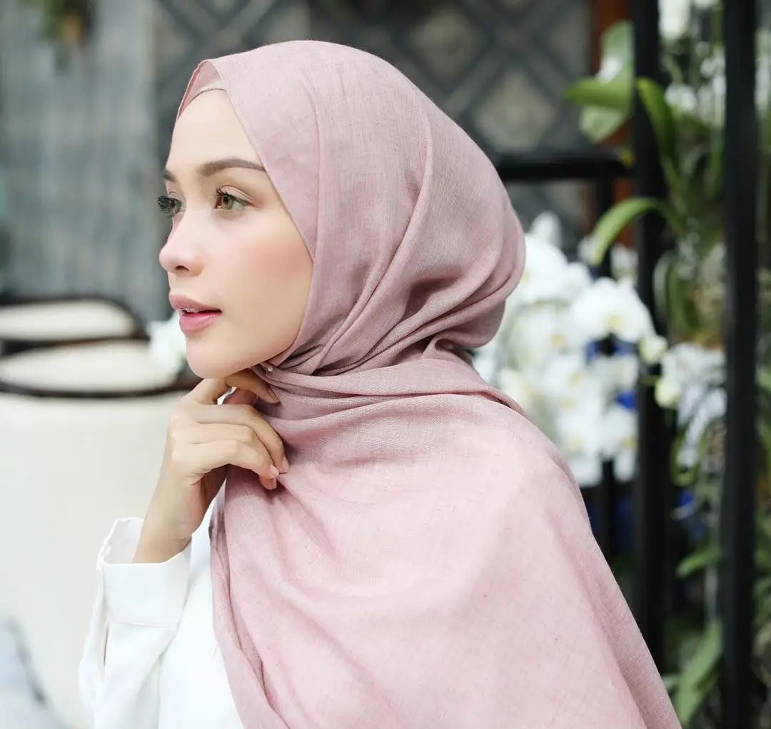 5 Cara Pakai Hijab Pashmina Simple yang Mudah Ditiru untuk Sehari-hari