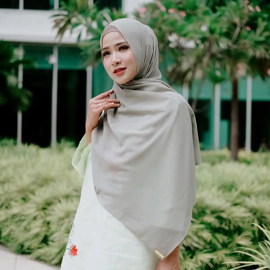 5 Cara Pakai Hijab Pashmina Simple yang Mudah Ditiru untuk Sehari-hari