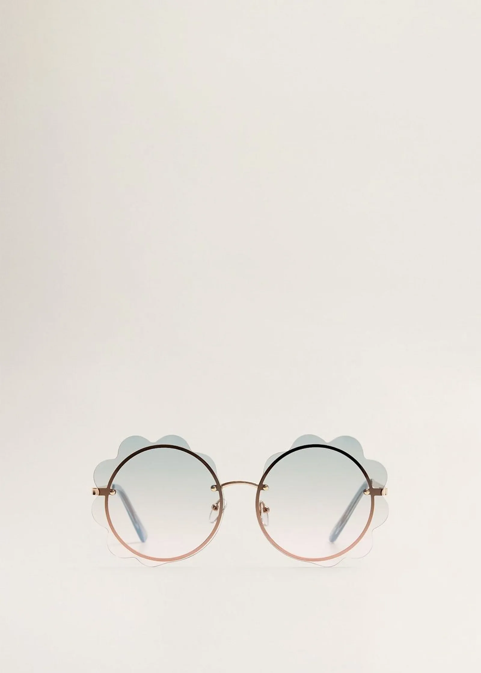 Tampil Beda, Ini Lho 6 Model Kacamata Unik yang Bisa Kamu Pilih
