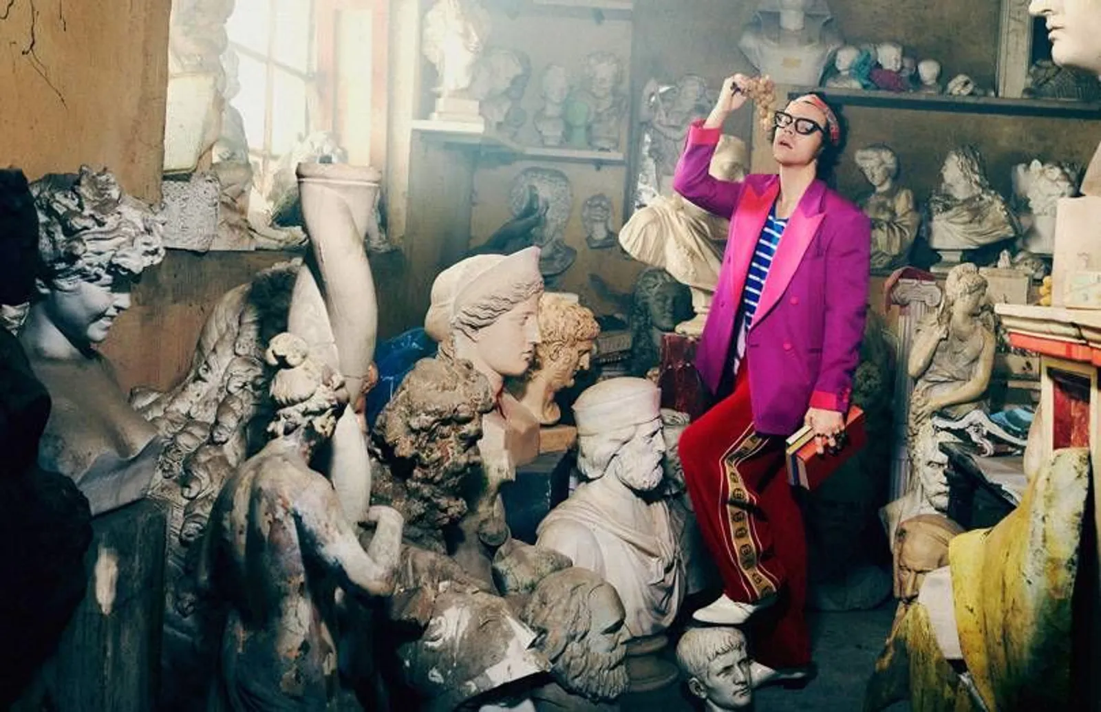 Gaya Flamboyan Harry Styles di Kampanye Iklan Gucci Tailoring