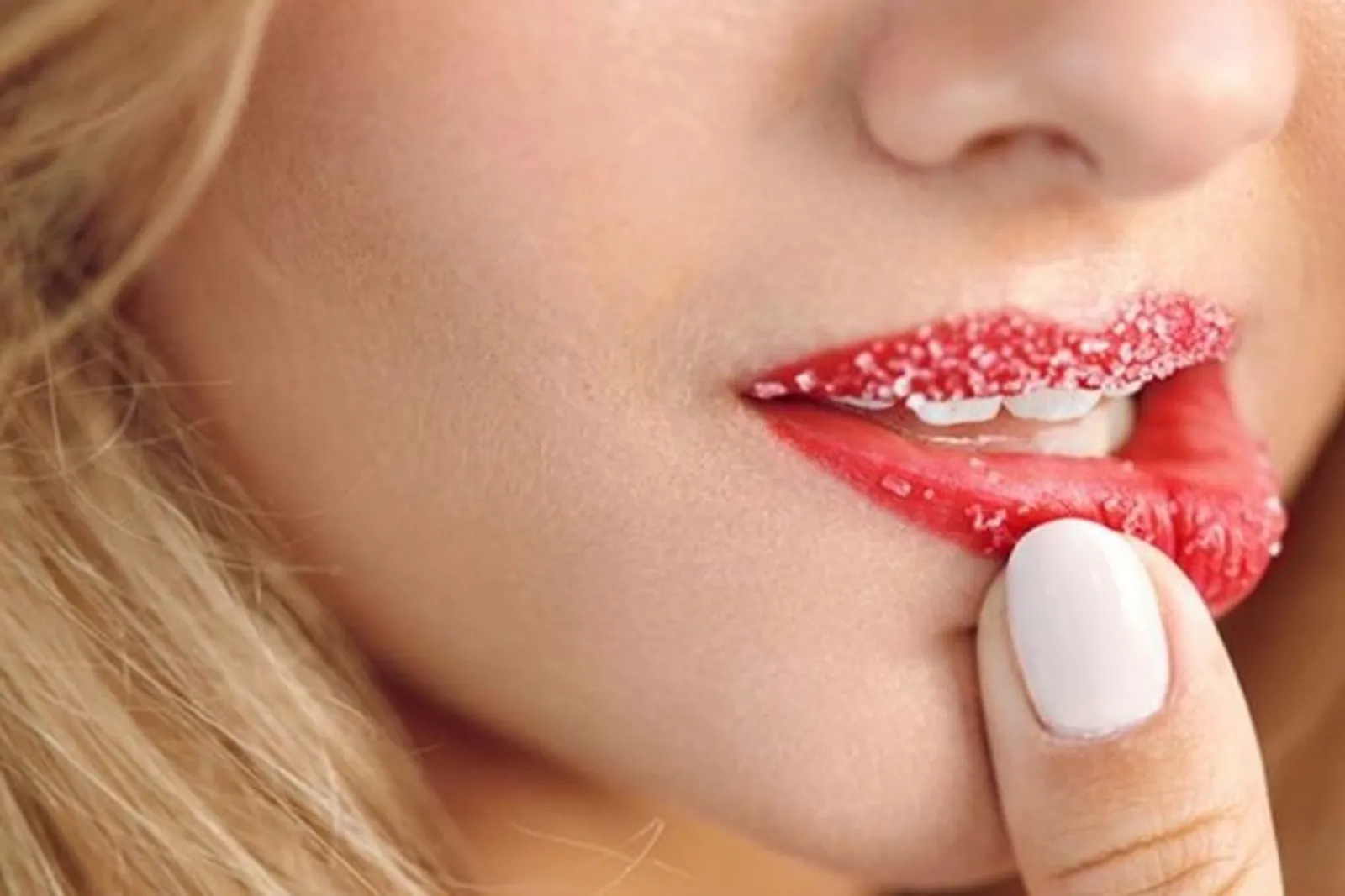7 Cara Mencerahkan Bibir Hitam yang Bisa Dicoba