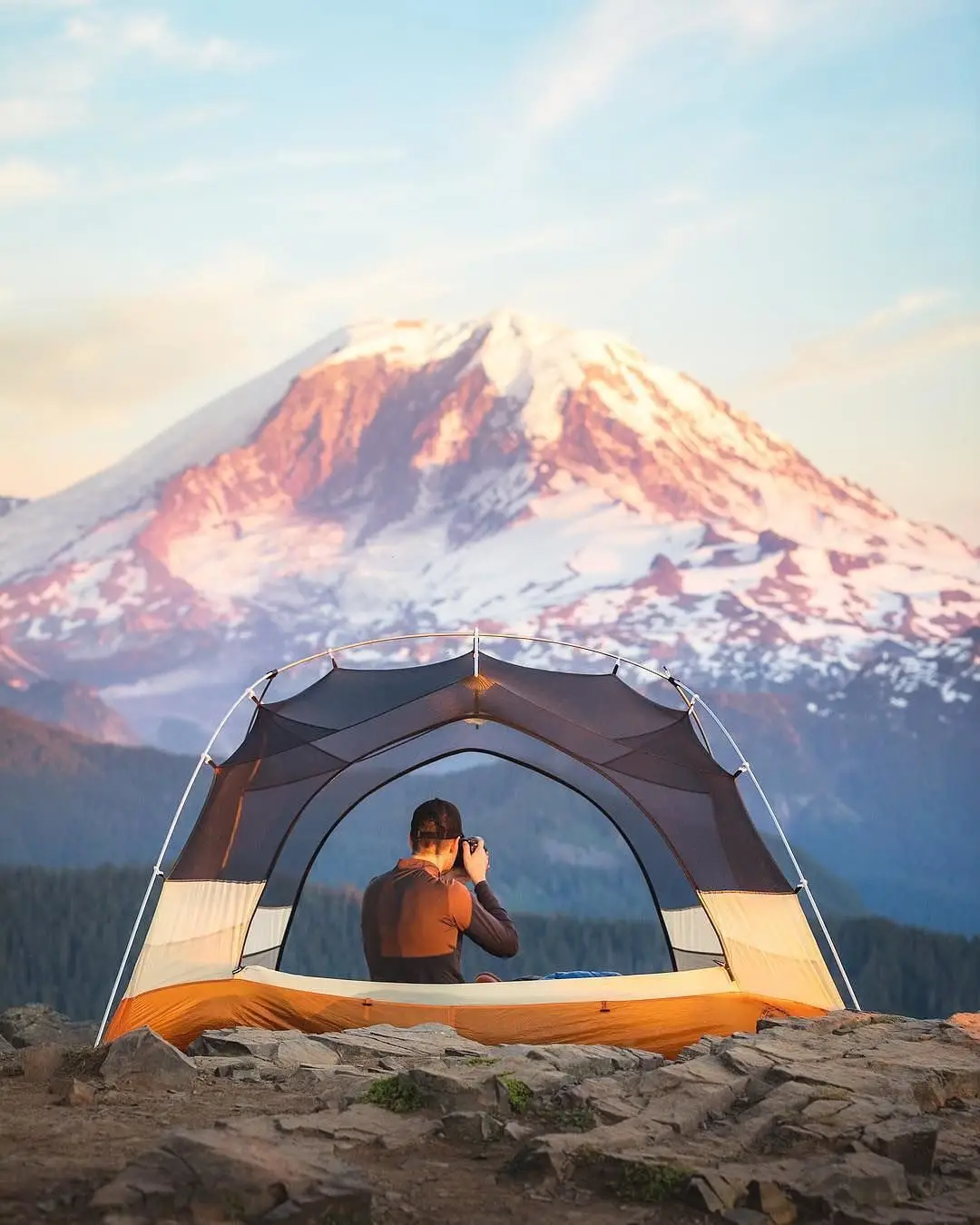 7 Inspirasi Tenda Transparan yang Membuat Camping-mu Semakin Seru