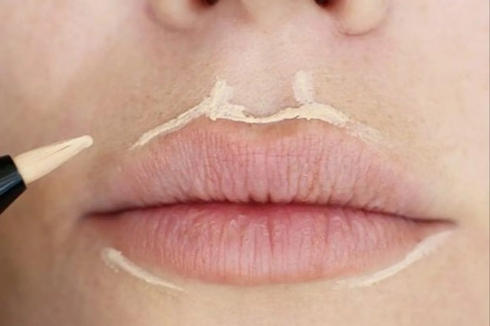 Ini Cara Mudah Membuat Gaya Lipstik Ombre