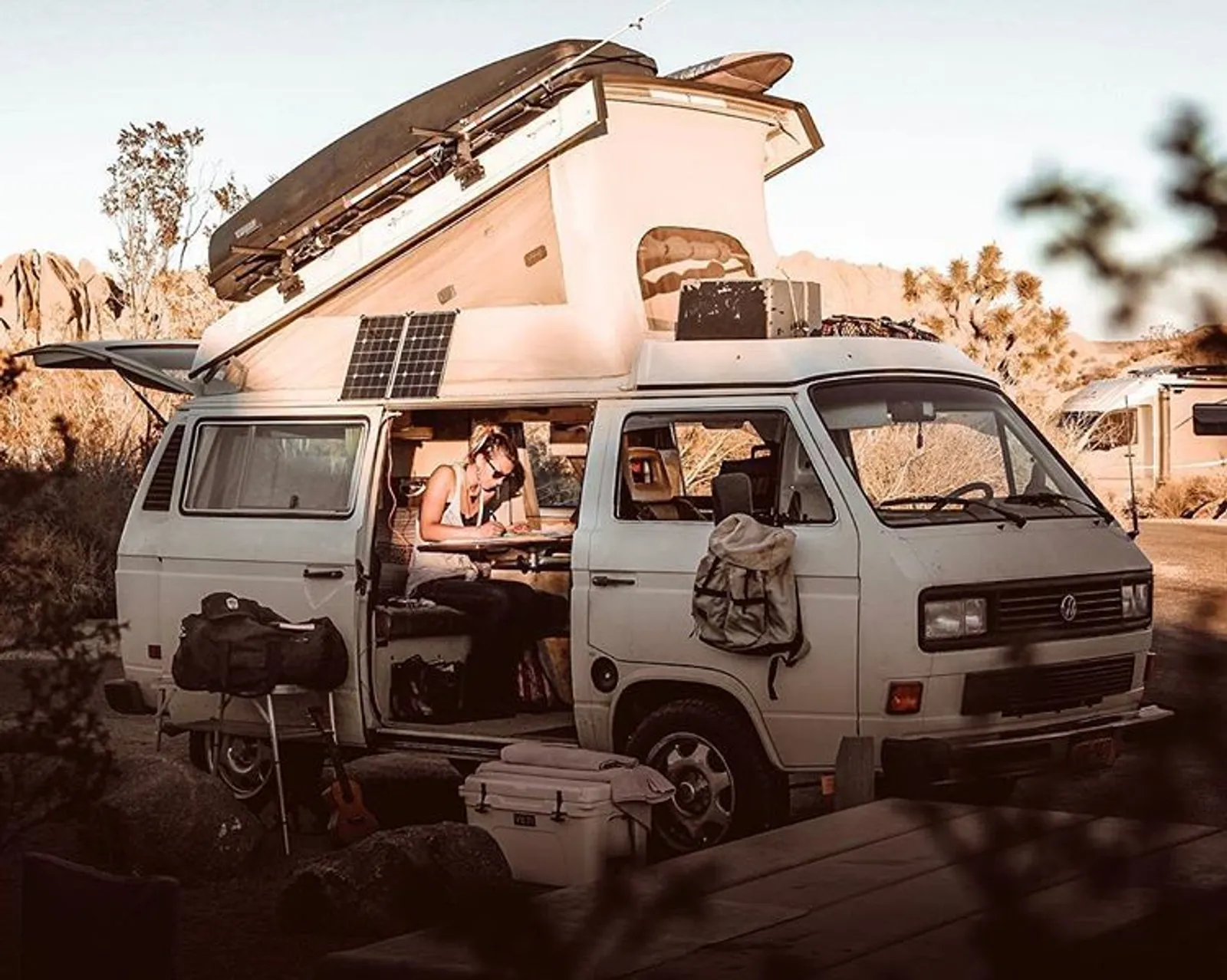 Foto Unik di Mobil Van Saat Traveling yang Bikin 'Mupeng'