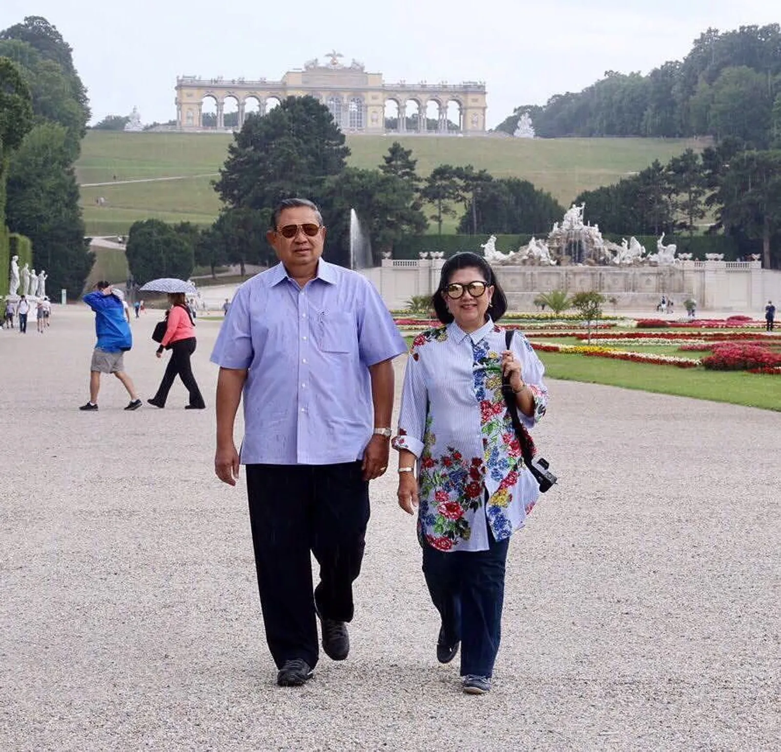 Gaya Kompak Ani Yudhoyono Ditemani SBY yang Akan Selalu Kita Kenang