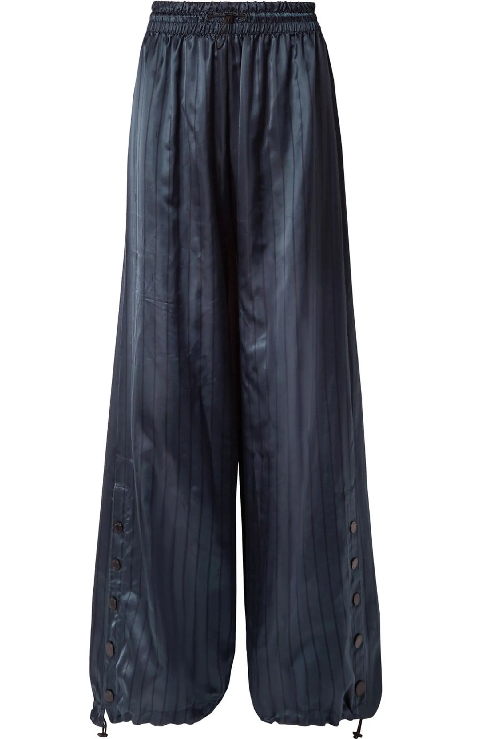 #PopbelaOOTD: Celana yang Buat Kamu Terlihat Tinggi (Plus Kurus!)