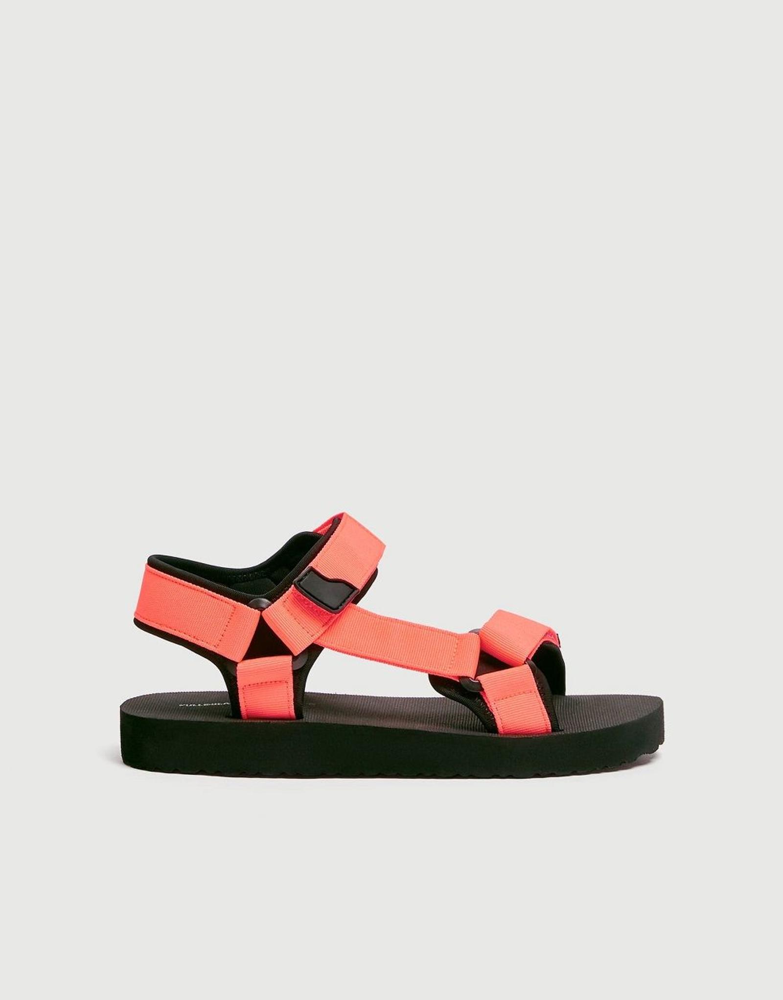 Chic! Ini 7 Sandal Tergemas di Minggu Ini untuk Dipakai Pergi Santai