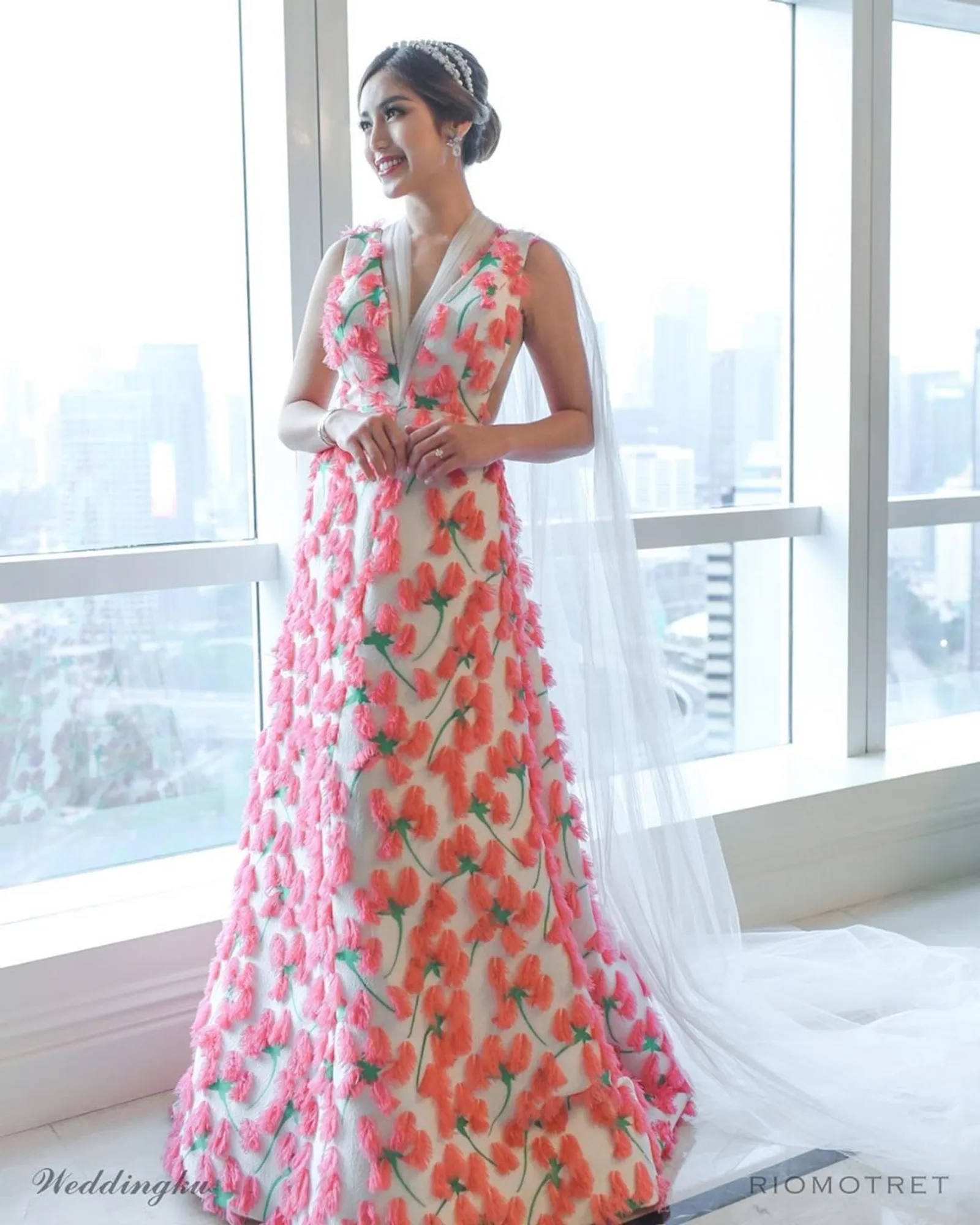Tampil Menawan, Jessica Iskandar Pakai Gaun Super Mewah Saat Tunangan