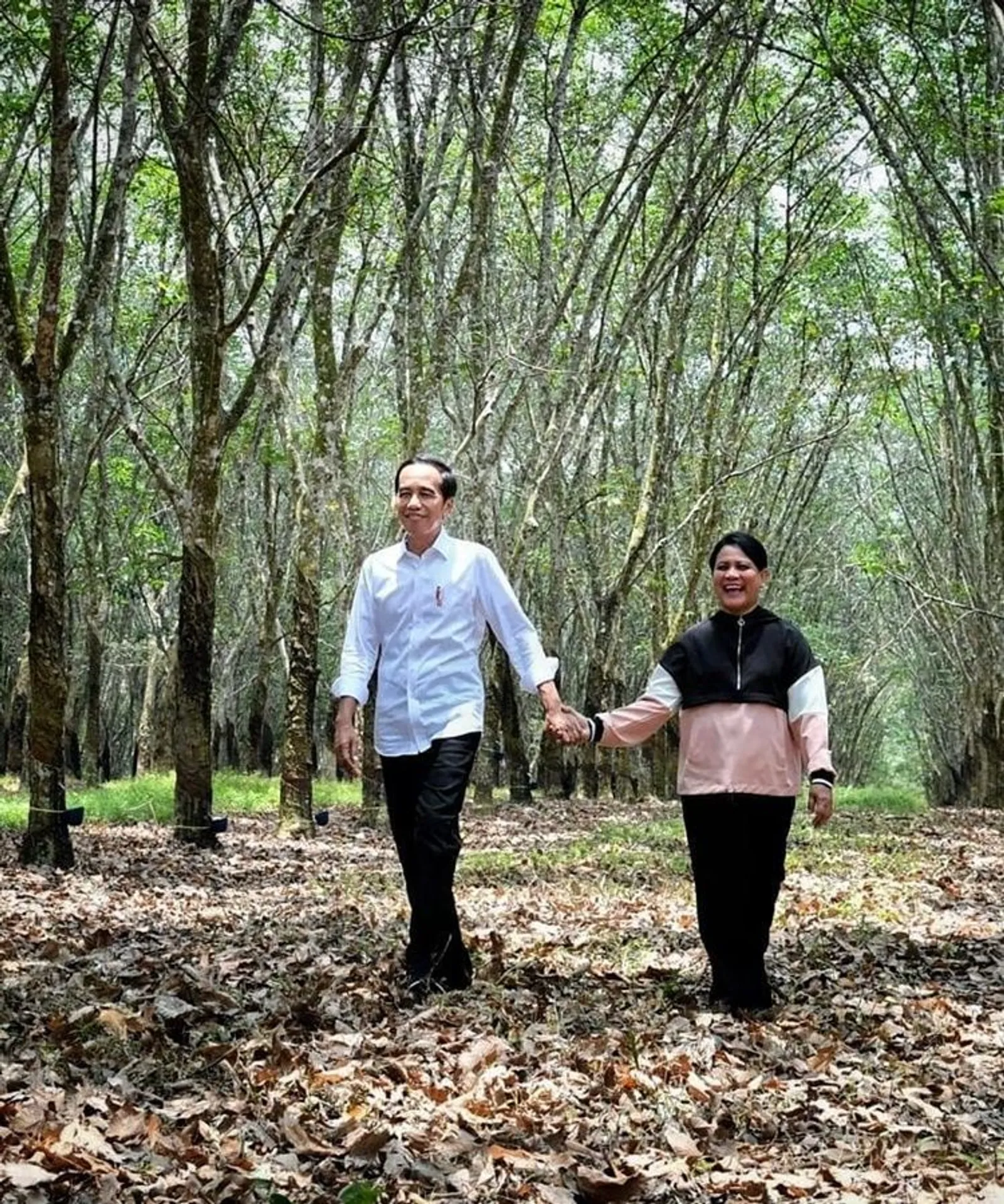 10 Potret Perjalanan Cinta Jokowi dan Iriana, Hangat dan Sederhana