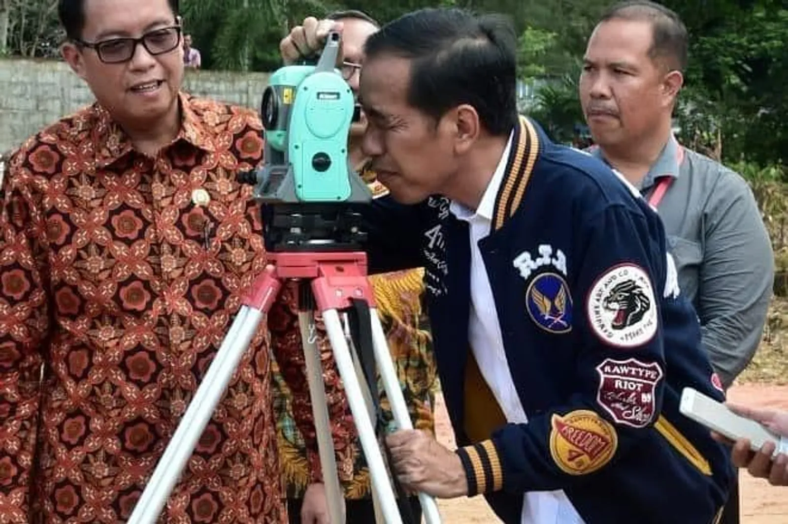 Kekinian! Ini 10 Potret OOTD Paling Hits dari Jokowi