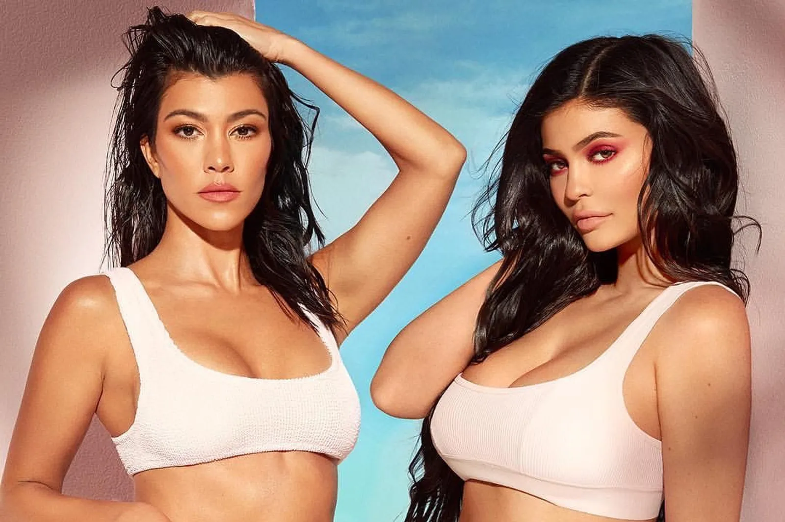 Gaya Keluarga Kardashian-Jenner saat Berbikini, Siapa yang Lebih Hot?