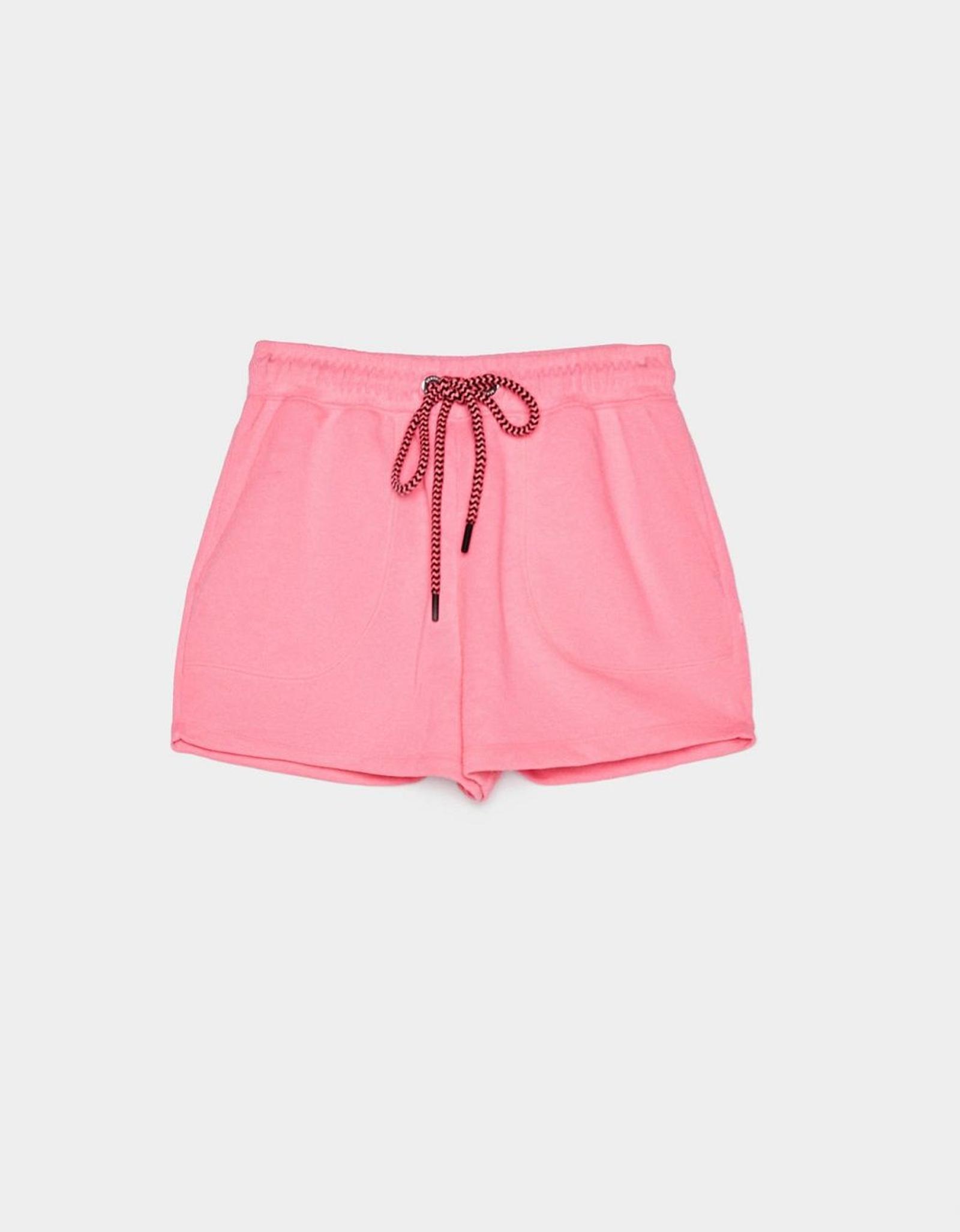 8 Short Pants Playful Ini Berhasil Ubah OOTD Musim Panas-mu 